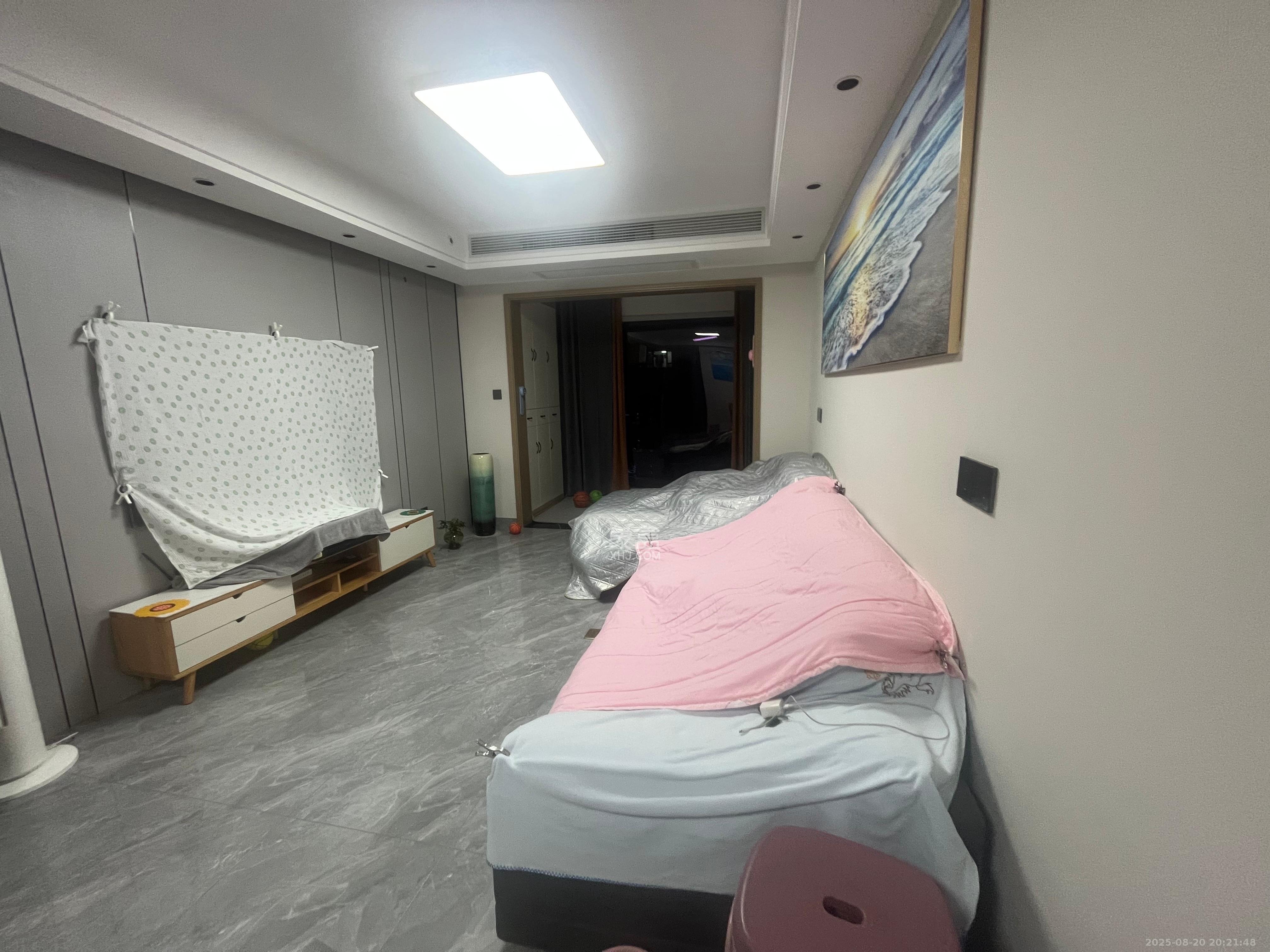 保利天禧D区  3室2厅1卫   3800.00元/月