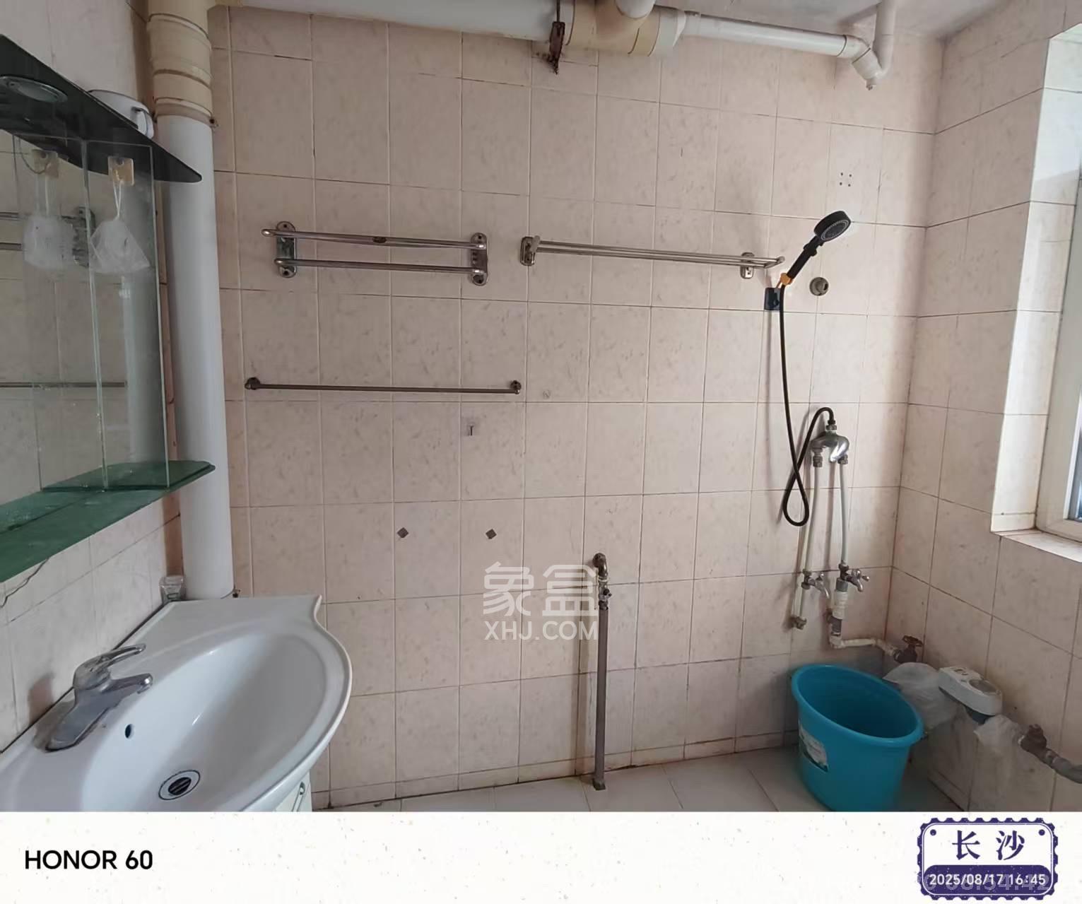 荷花园电信宿舍(天辰荷花苑) 2室2厅1卫 1200.0元/月 荷花园电信宿舍(天辰荷花苑) 2室2厅1卫 1200.0元/月室内图