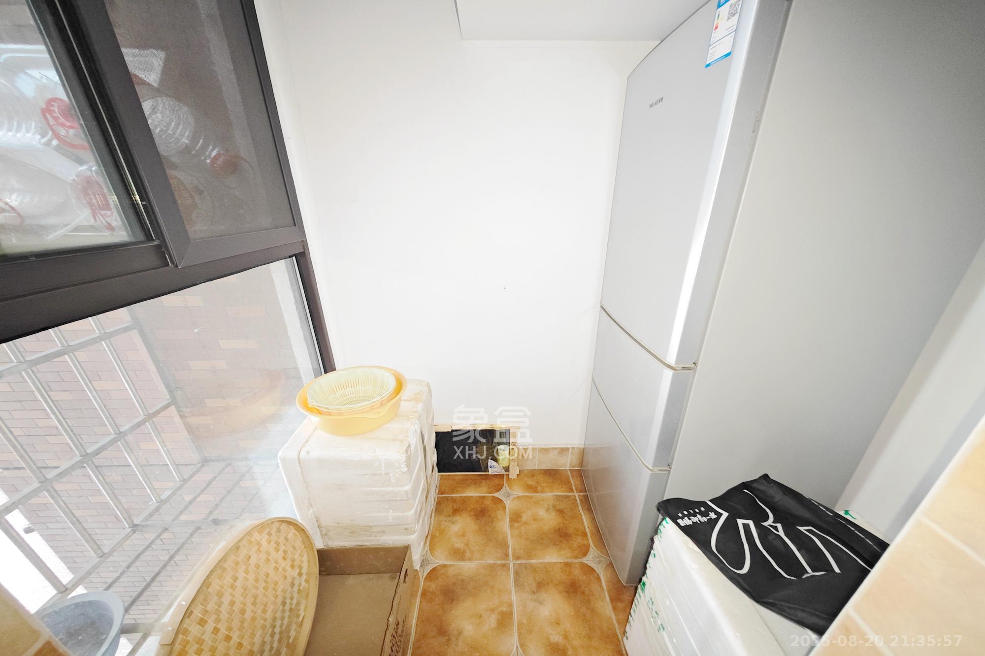 三力公寓(三力国际) 2室2厅1卫 59.8万 三力公寓(三力国际) 2室2厅1卫 59.8万阳台