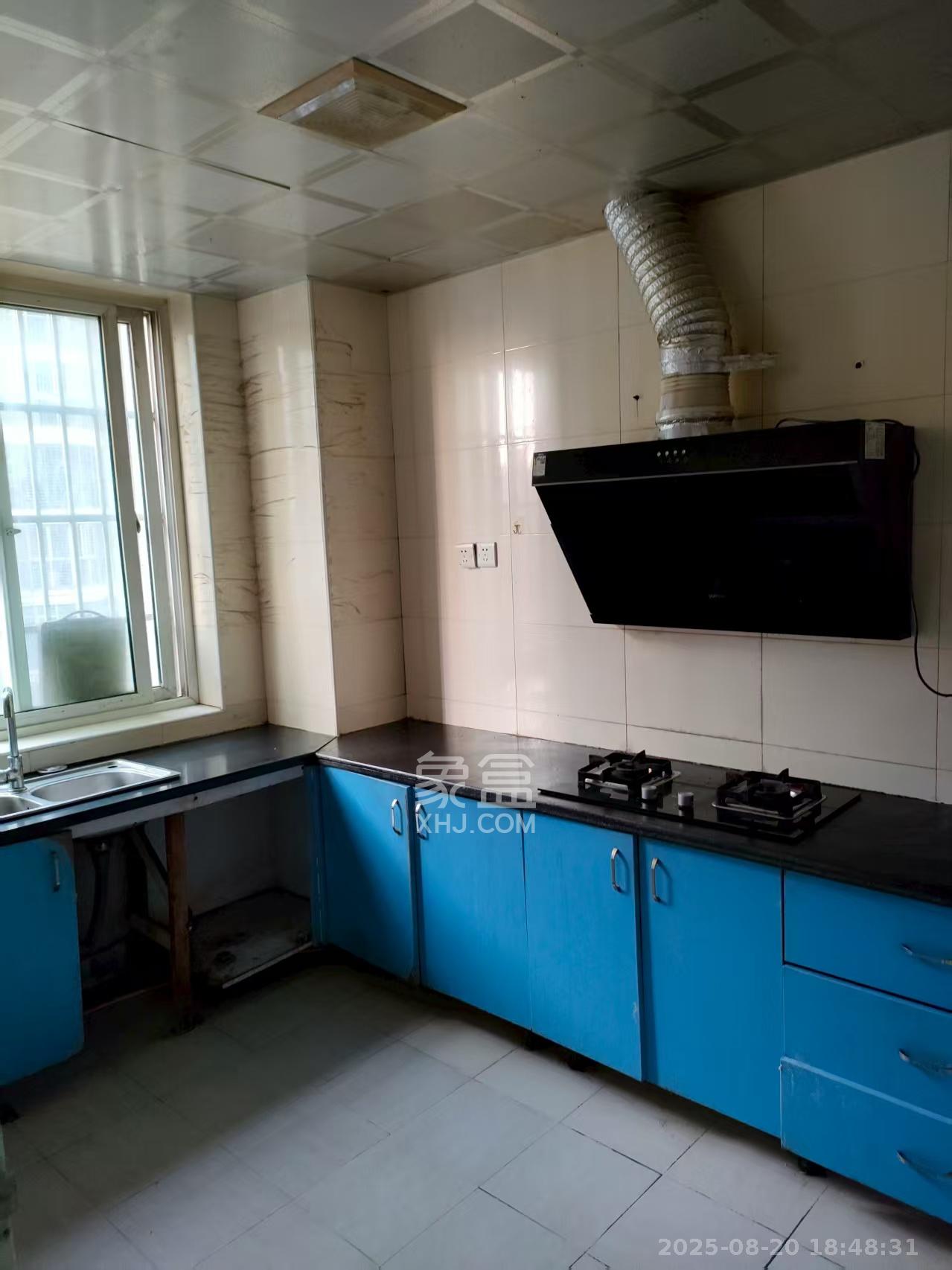 泰禹家园(彩云之翼家园一期、二期、三期) 4室2厅2卫 2300.0元/月 泰禹家园(彩云之翼家园一期、二期、三期) 4室2厅2卫 2300.0元/月室内图