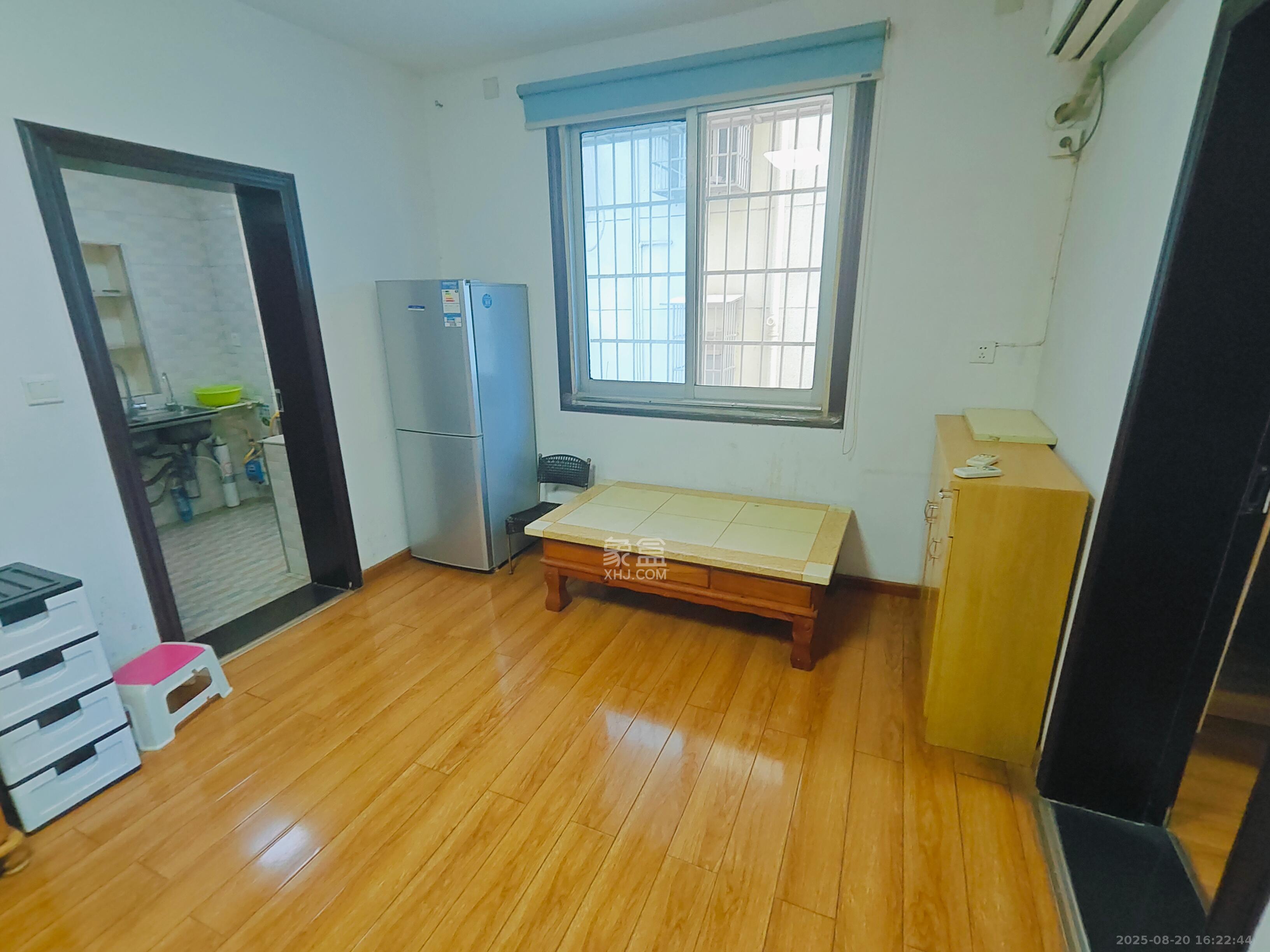 裕农街散盘 1室1厅1卫 2200.0元/月 裕农街散盘 1室1厅1卫 2200.0元/月室内图