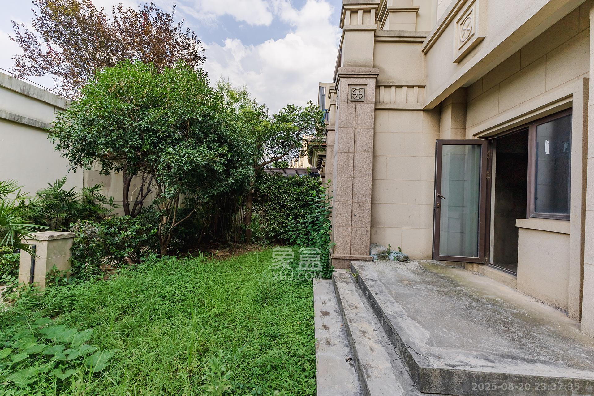 龙湖湘风原著（龙湖湘风星城）  6室2厅4卫    380.0万其他