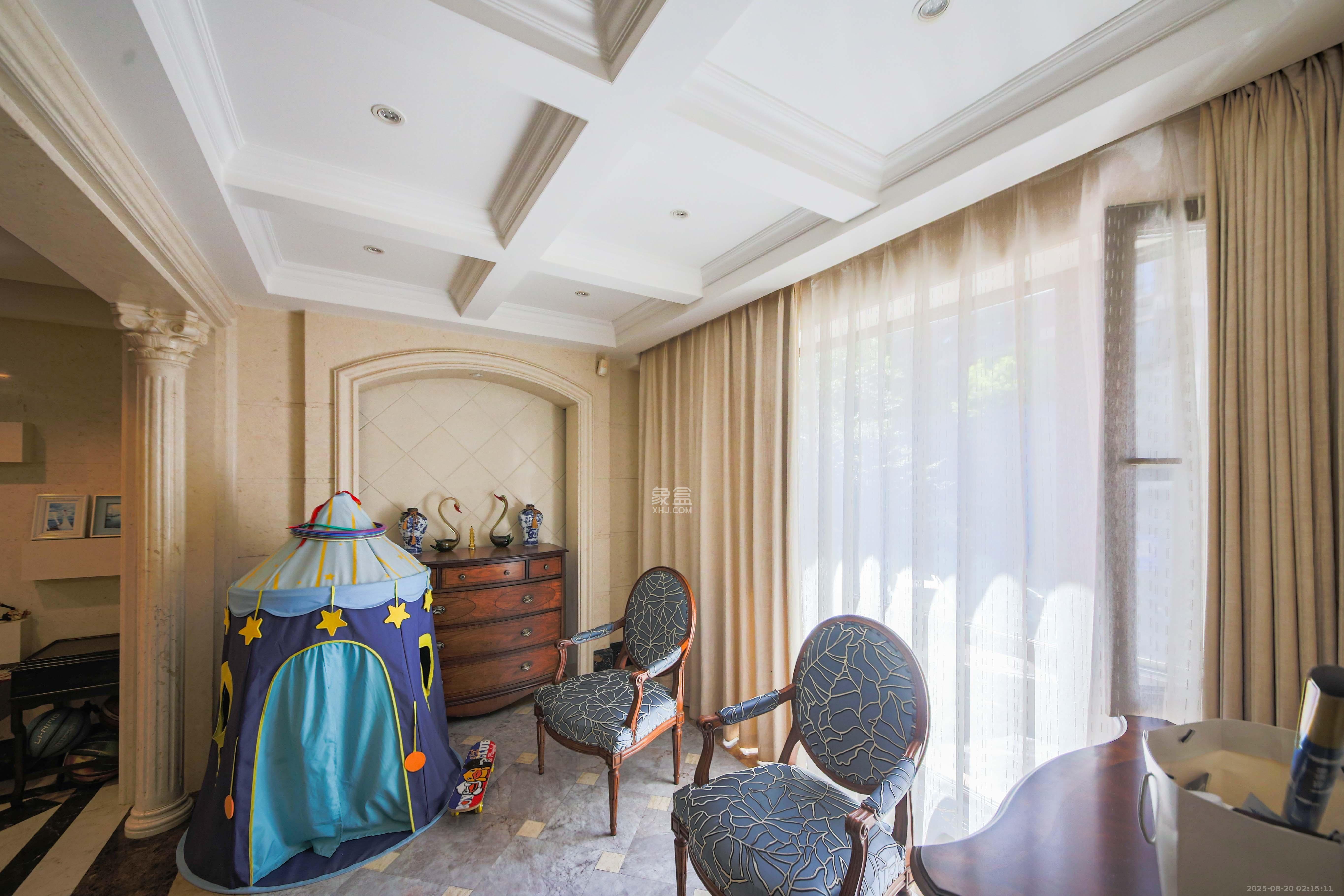 奥林匹克花园  4室2厅3卫    248.0万阳台