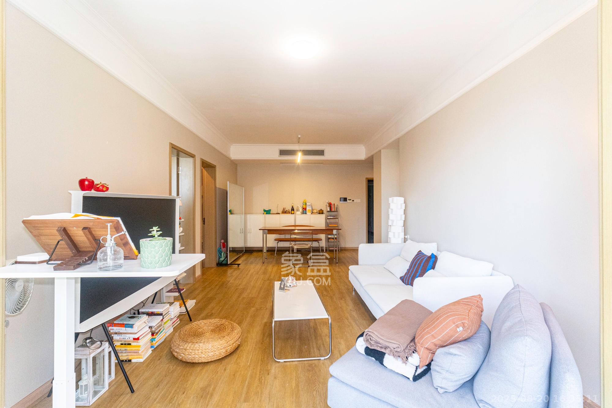 运达锦绣广场 3室1厅1卫 134.0万 运达锦绣广场 3室1厅1卫 134.0万客厅