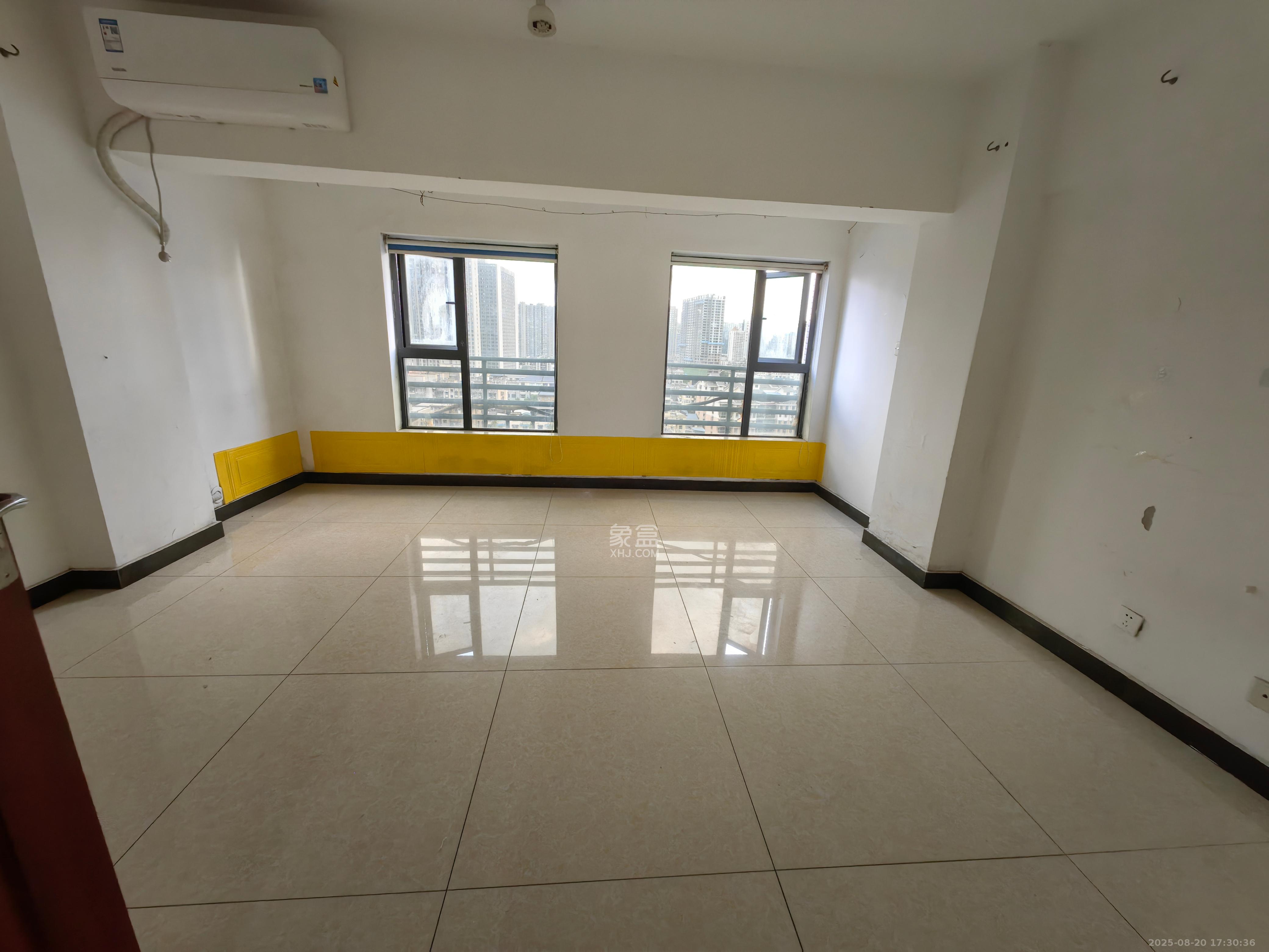 馨域公寓 3室2厅2卫 3000.0元/月 馨域公寓 3室2厅2卫 3000.0元/月室内图