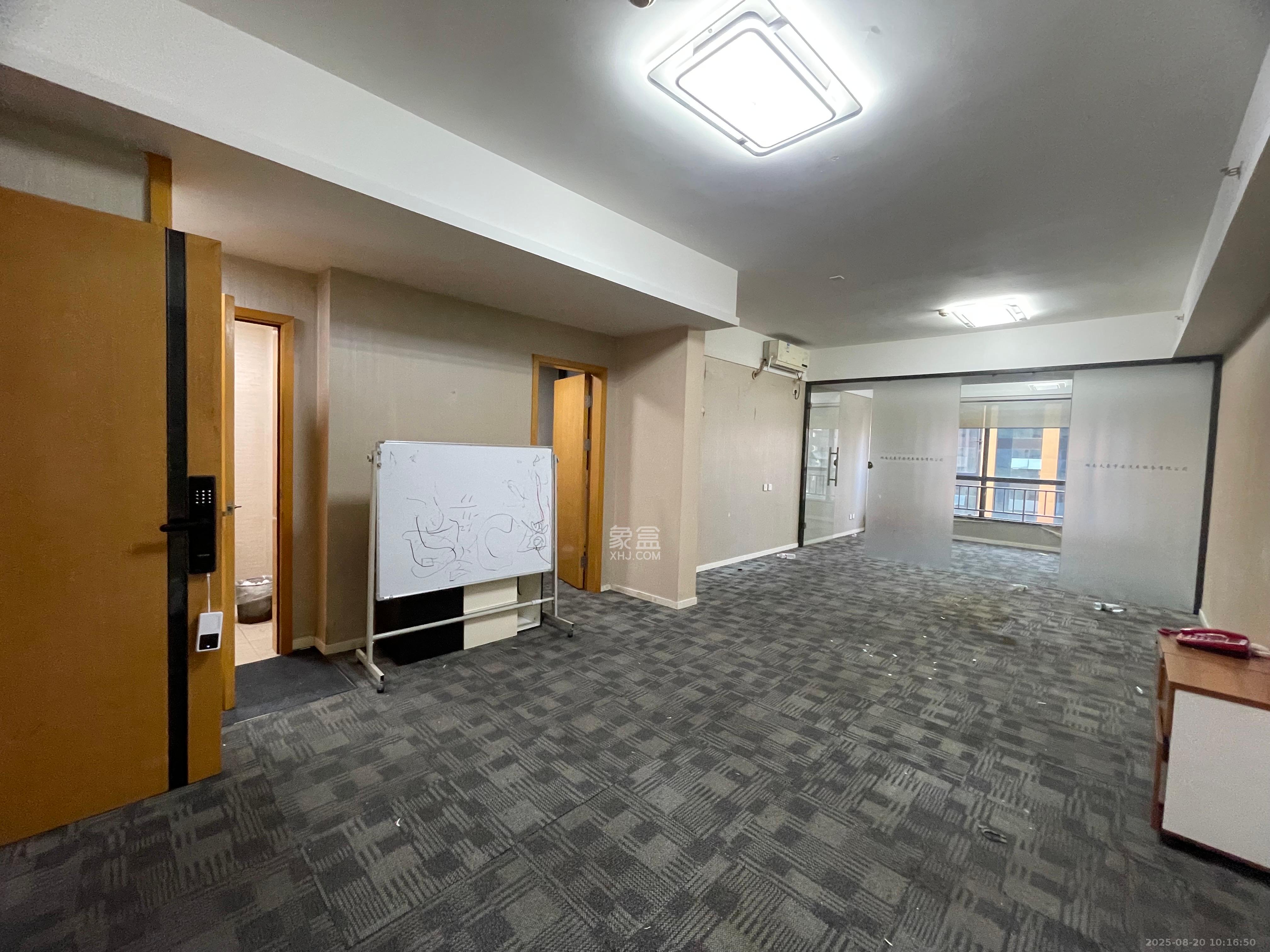 德思勤城市广场(宝格丽公寓) 1室1厅1卫 2500.0元/月 德思勤城市广场(宝格丽公寓) 1室1厅1卫 2500.0元/月室内图