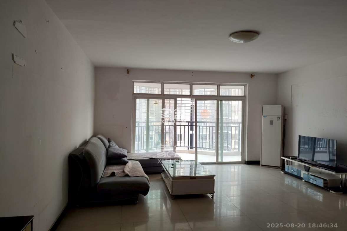 泰禹家园(彩云之翼家园一期、二期、三期) 4室2厅2卫 2300.0元/月 泰禹家园(彩云之翼家园一期、二期、三期) 4室2厅2卫 2300.0元/月室内图