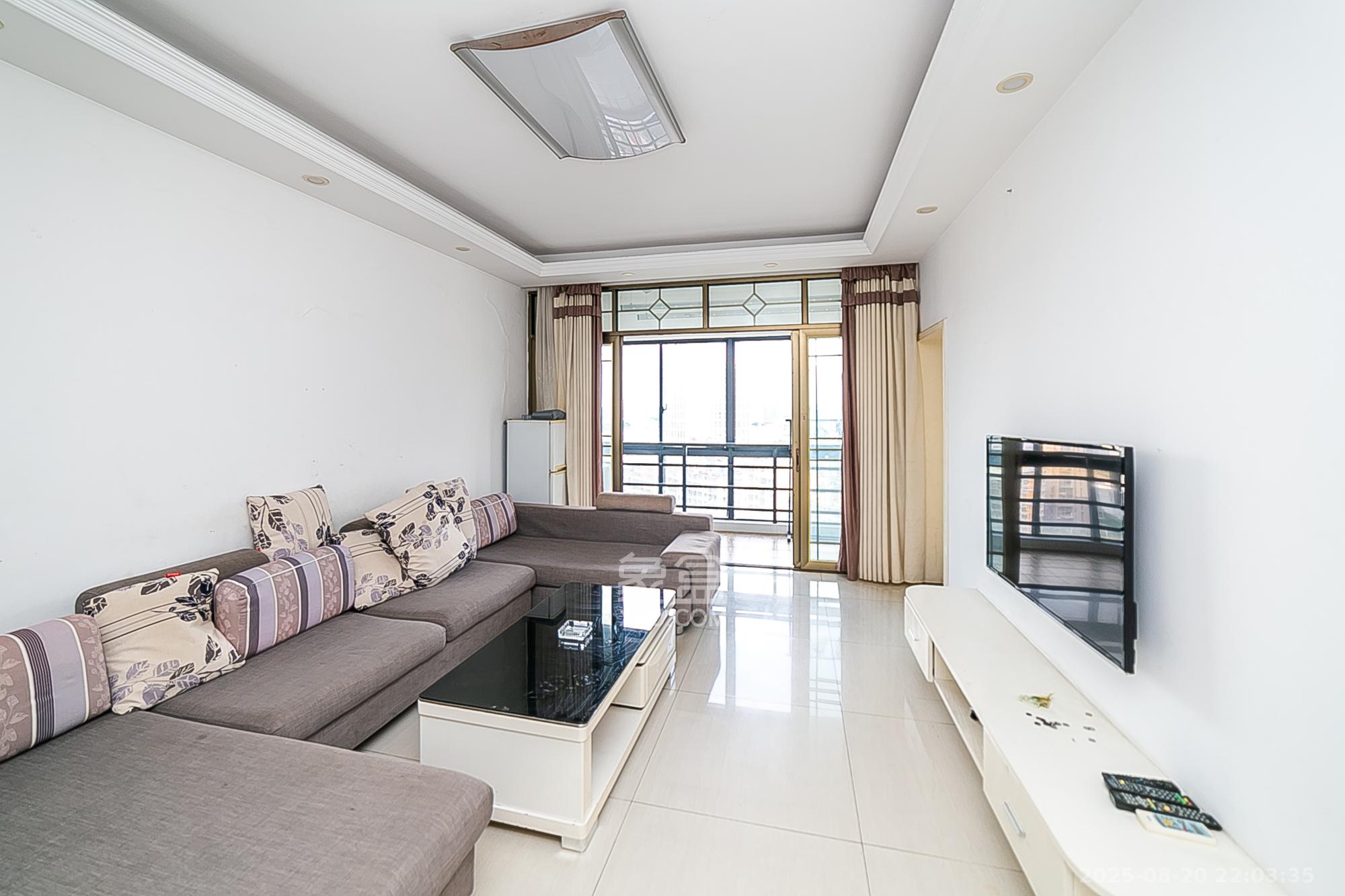 瑞都华庭(华庭美苑) 3室2厅1卫 75.0万 瑞都华庭(华庭美苑) 3室2厅1卫 75.0万客厅