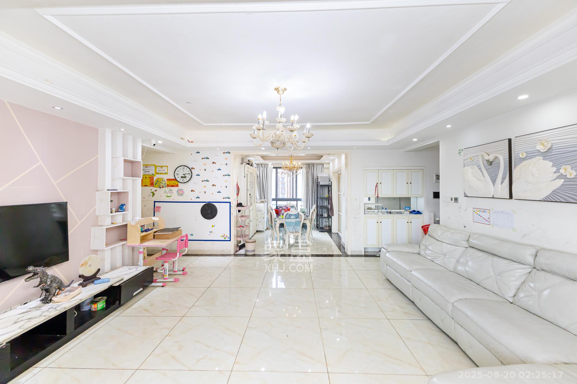 珠江东方明珠(新地东方明珠)三期  4室2厅2卫    82.0万 珠江东方明珠(新地东方明珠)三期  4室2厅2卫    82.0万客厅