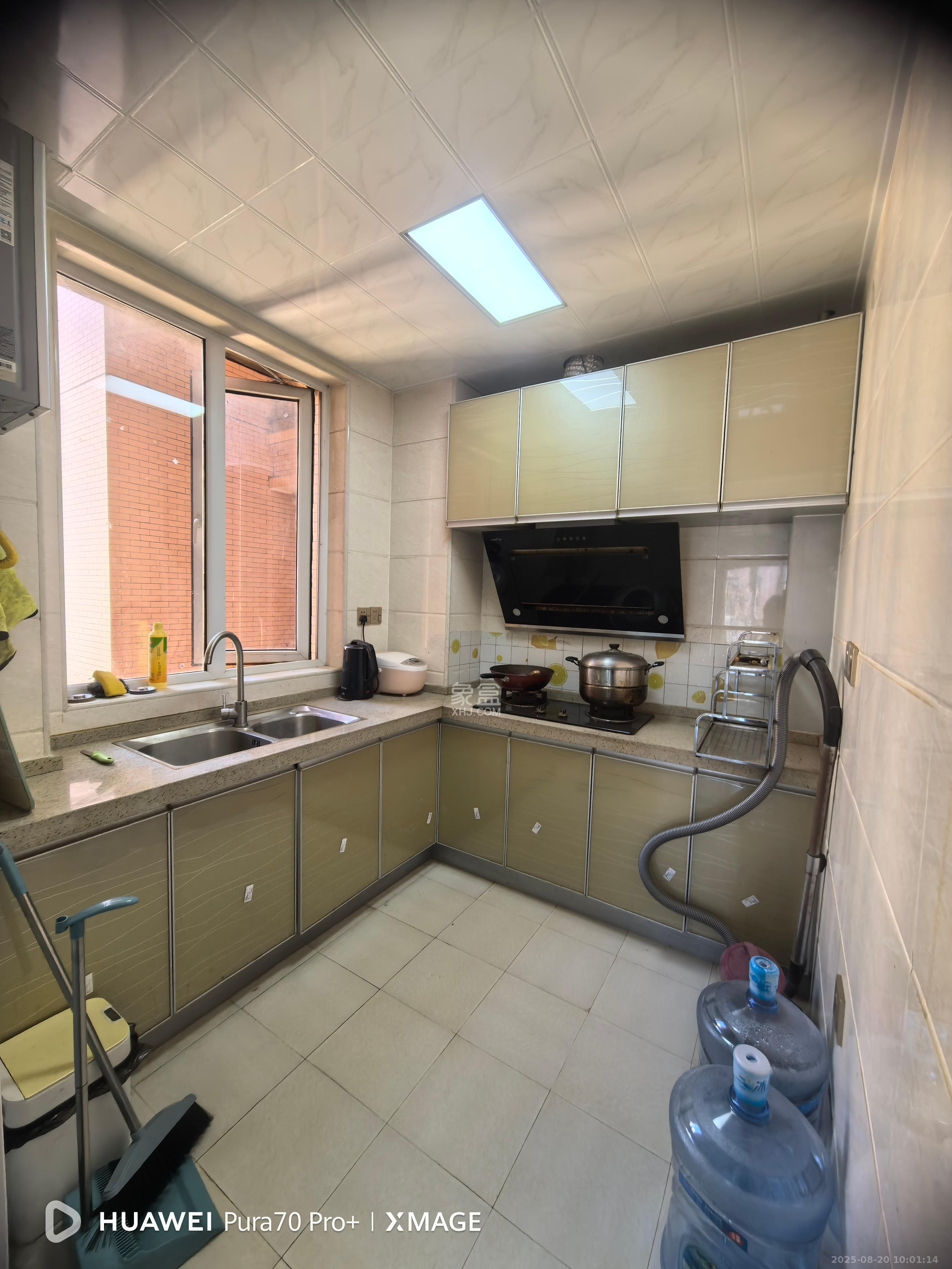 丽发新城 1室1厅1卫 2000.0元/月 丽发新城 1室1厅1卫 2000.0元/月室内图