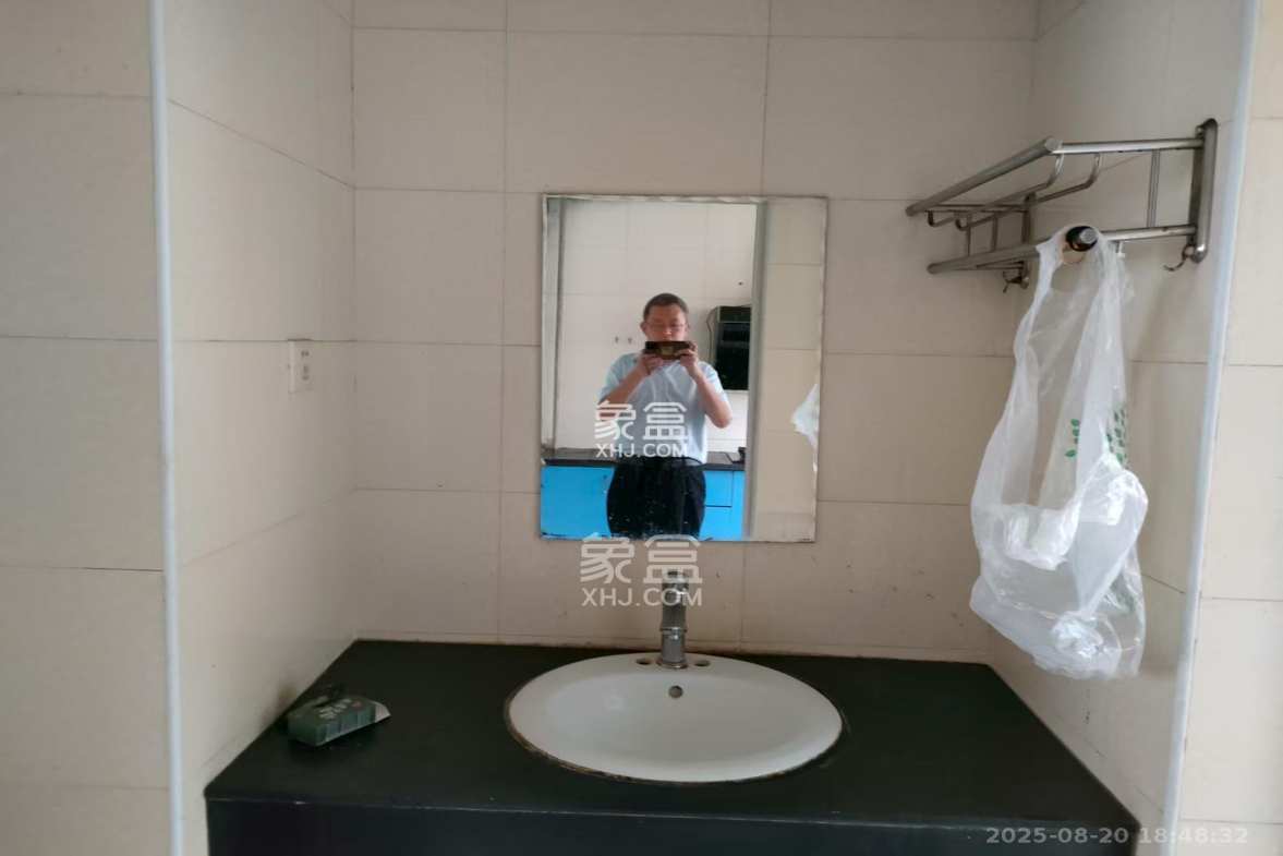 泰禹家园(彩云之翼家园一期、二期、三期) 4室2厅2卫 2300.0元/月 泰禹家园(彩云之翼家园一期、二期、三期) 4室2厅2卫 2300.0元/月室内图