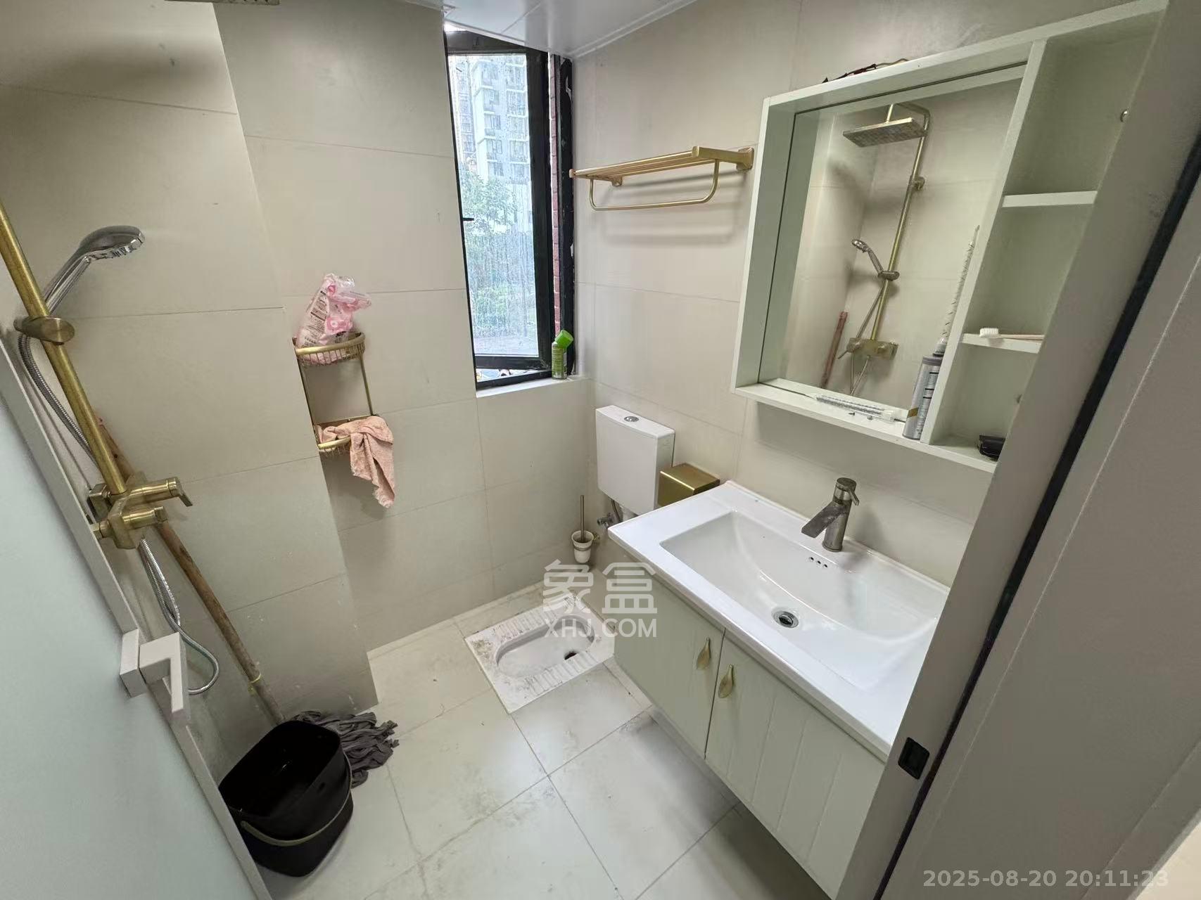 蔷薇国际 2室2厅1卫 2000.0元/月 蔷薇国际 2室2厅1卫 2000.0元/月室内图