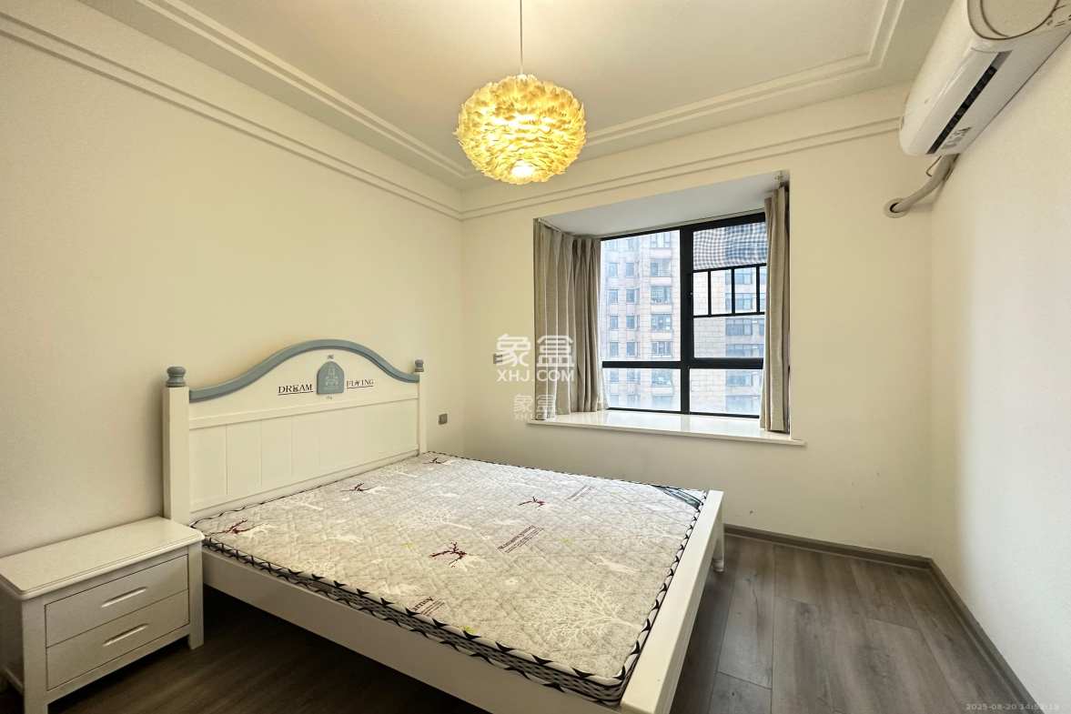 金鹰玖珑山 3室2厅1卫 2300.0元/月 金鹰玖珑山 3室2厅1卫 2300.0元/月室内图