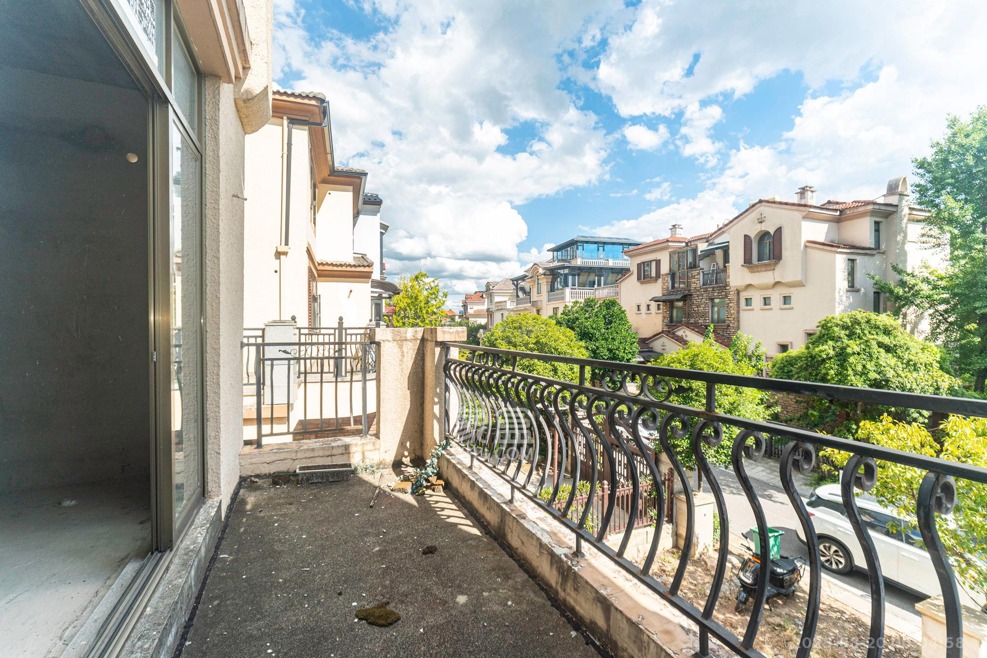 碧桂园威尼斯城  4室2厅5卫    415.0万 碧桂园威尼斯城  4室2厅5卫    415.0万阳台