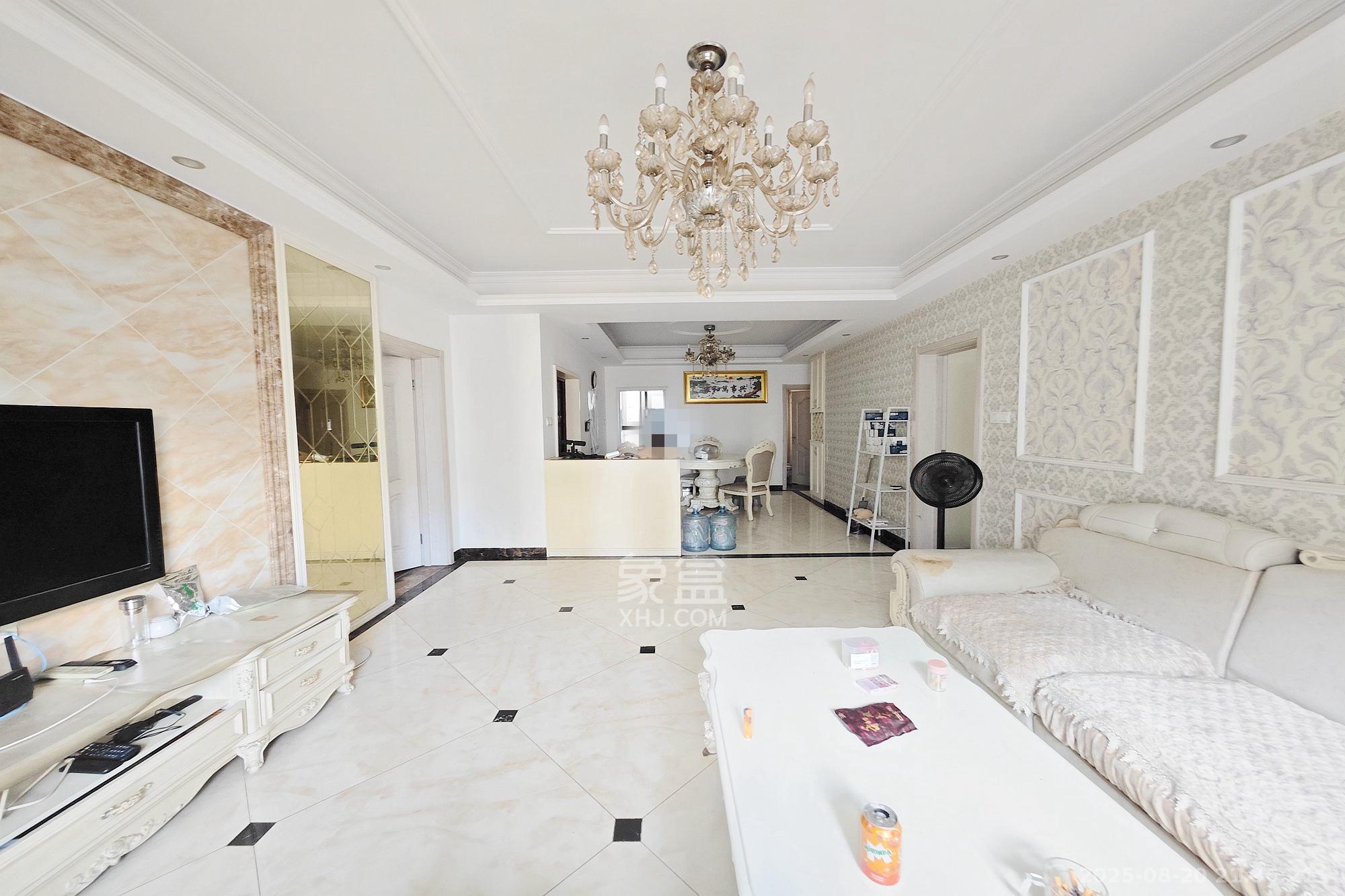 阳光锦城 4室2厅2卫 245.0万 阳光锦城 4室2厅2卫 245.0万客厅