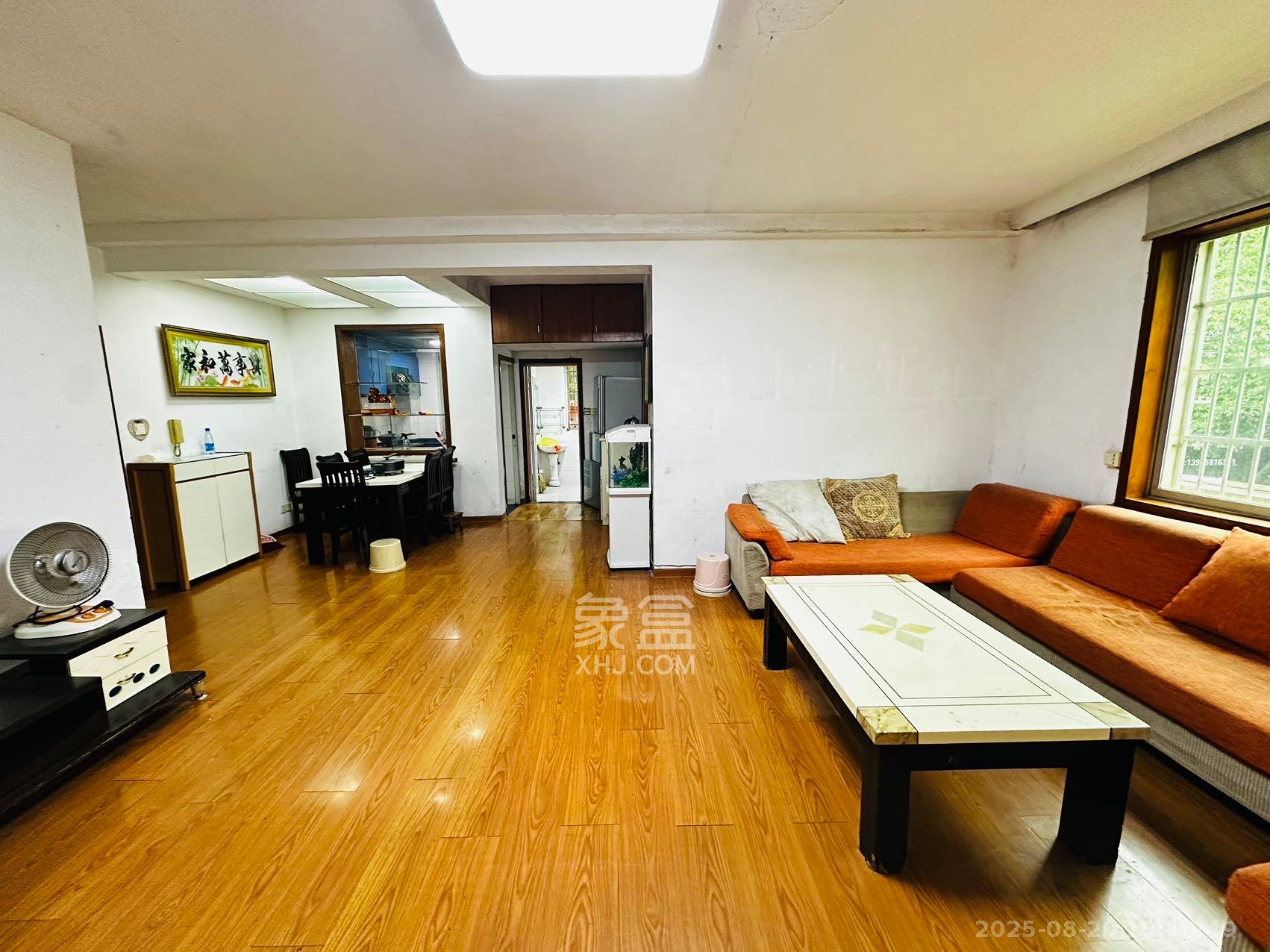 中南汽车世界  3室2厅1卫    1500.0元/月室内图