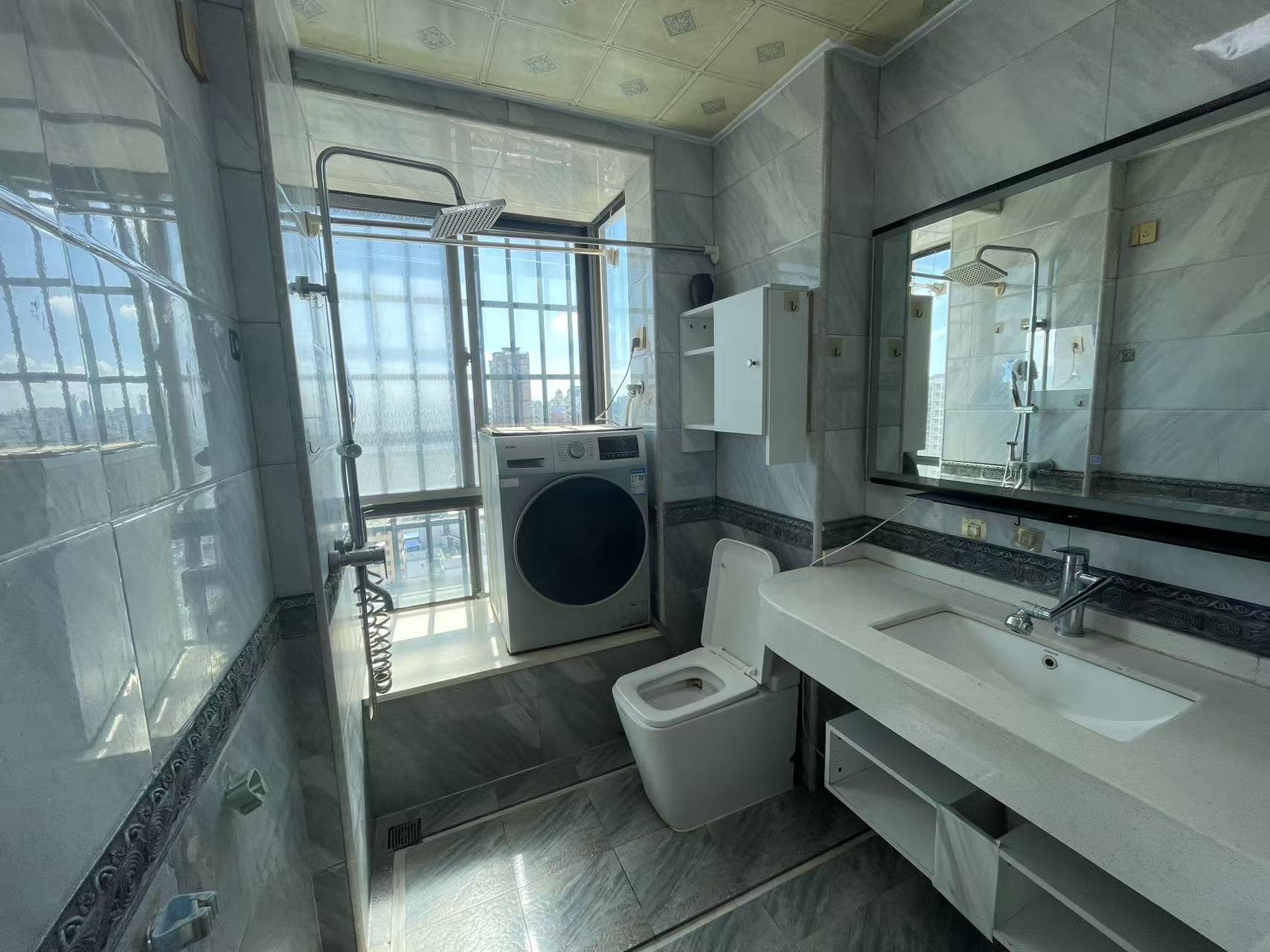 天海居 2室2厅1卫 2600.0元/月 天海居 2室2厅1卫 2600.0元/月室内图