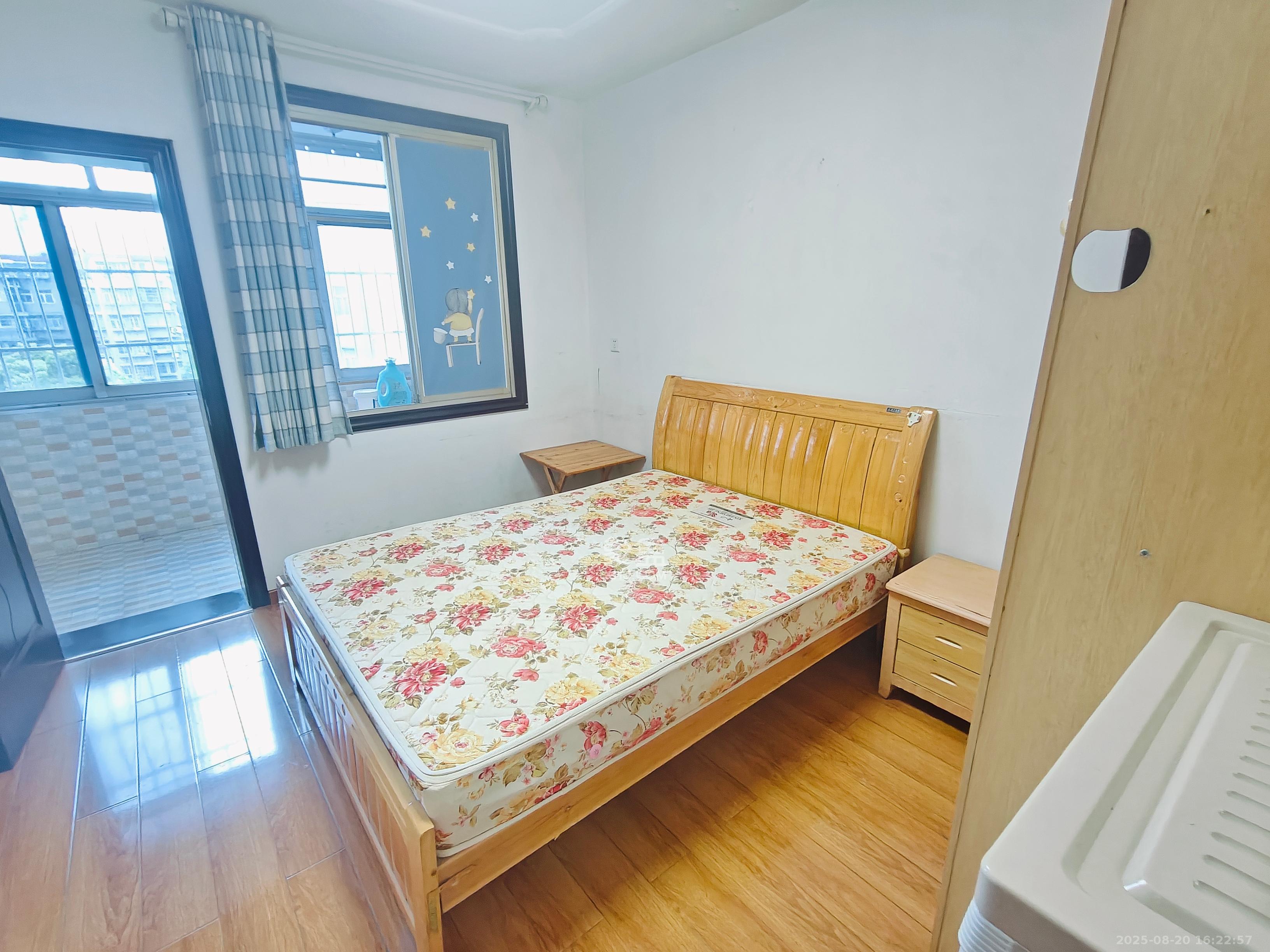 裕农街散盘 1室1厅1卫 2200.0元/月 裕农街散盘 1室1厅1卫 2200.0元/月室内图