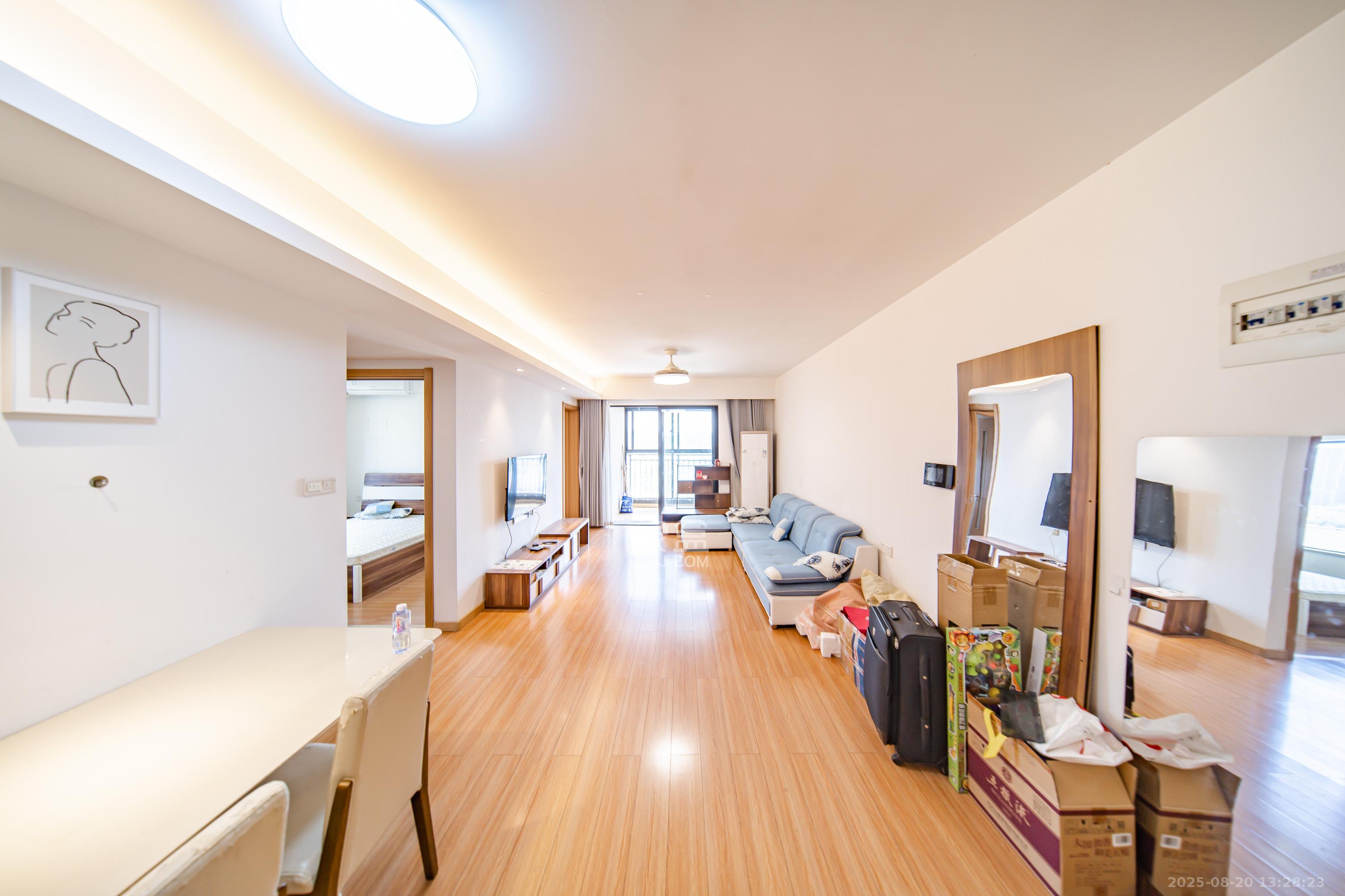 万科金域缇香 3室2厅2卫 140.0万 万科金域缇香 3室2厅2卫 140.0万客厅