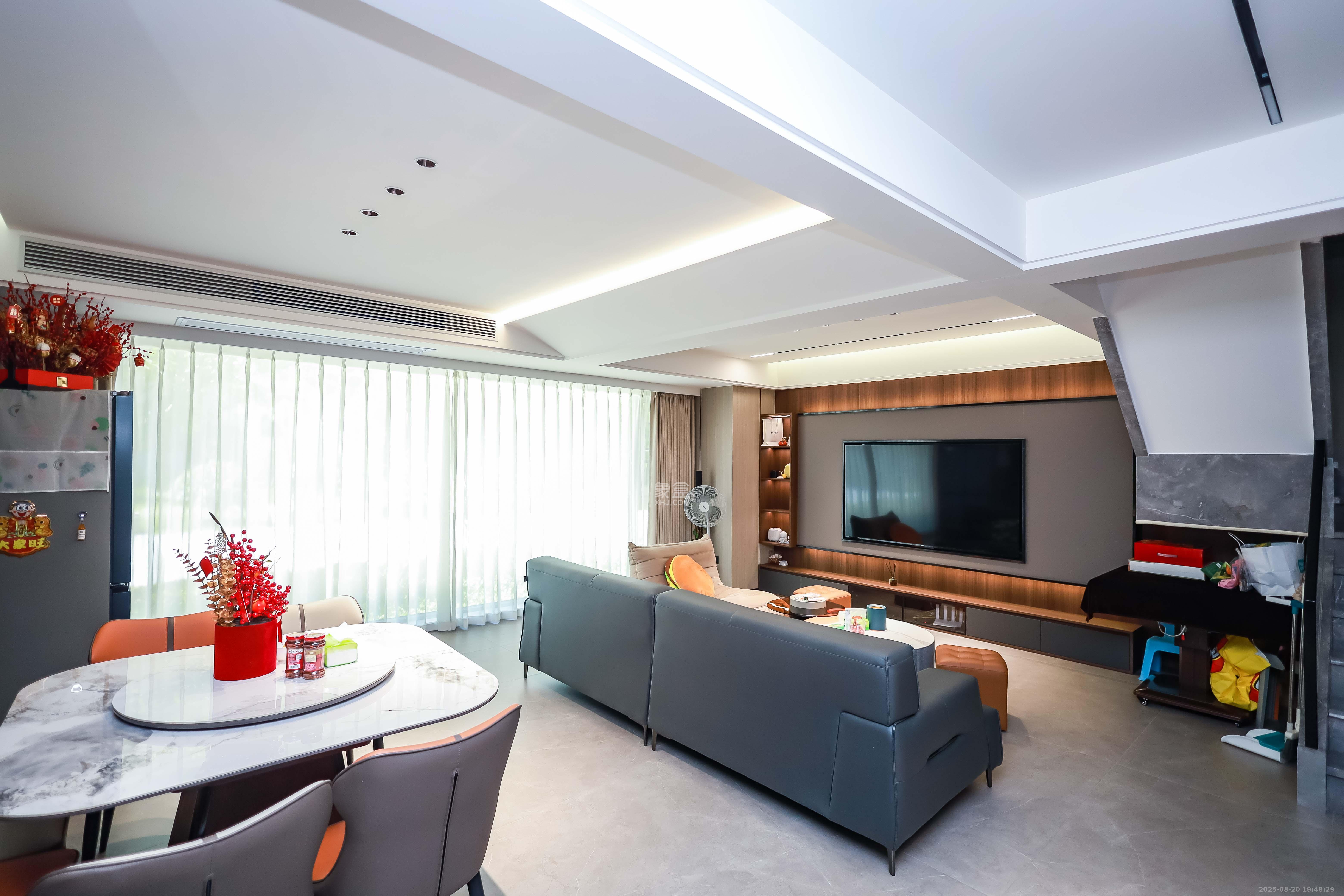 麓谷山湖郡  3室2厅2卫    155.5万 麓谷山湖郡  3室2厅2卫    155.5万客厅