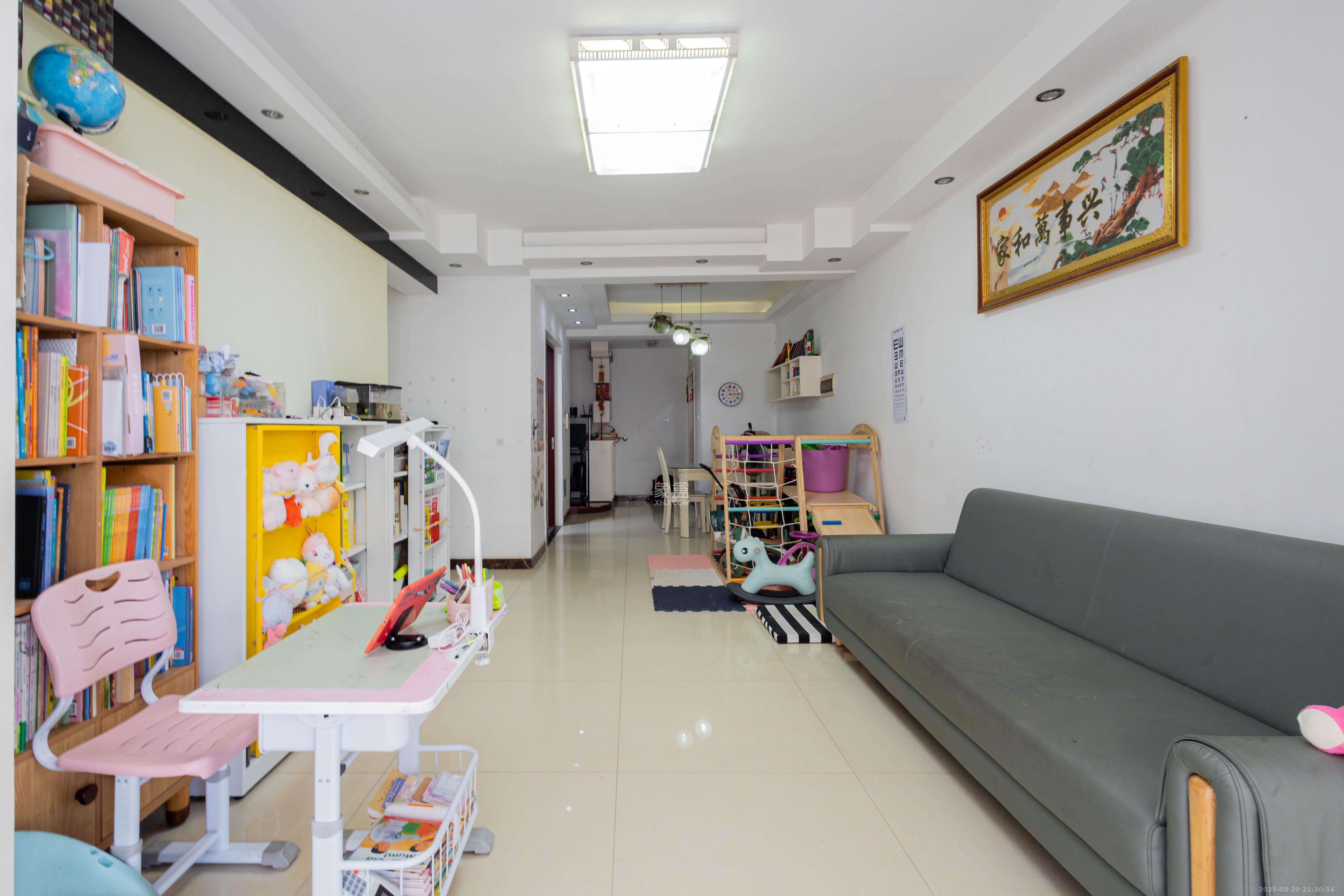 东门尚苑 2室2厅1卫 42.8万 东门尚苑 2室2厅1卫 42.8万客厅