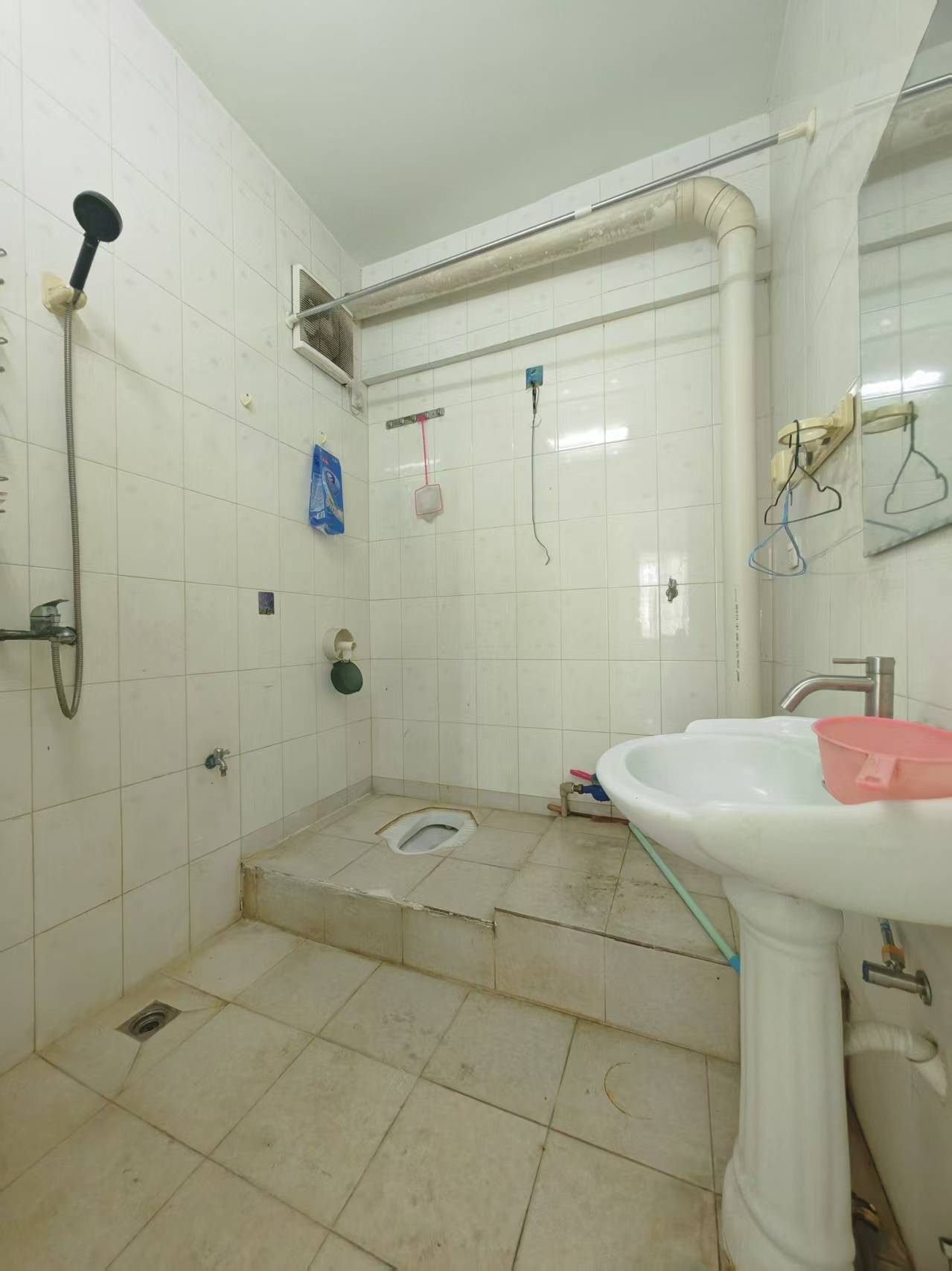 立天公寓 1室1厅1卫 56.0万 立天公寓 1室1厅1卫 56.0万客厅