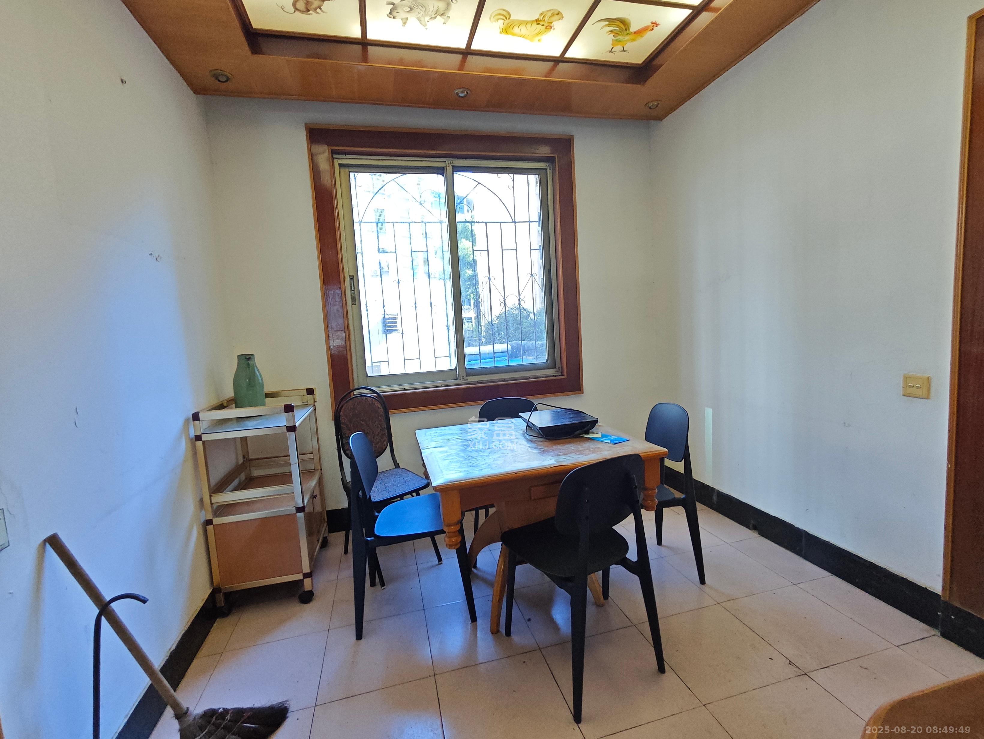 长沙市烟草专卖局单位宿舍 3室2厅2卫 2200.0元/月 长沙市烟草专卖局单位宿舍 3室2厅2卫 2200.0元/月室内图