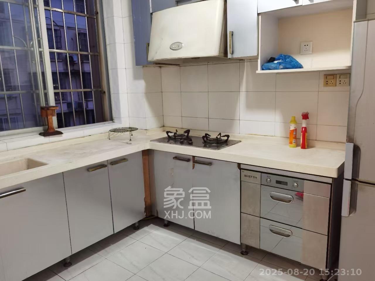 新星小区  3室2厅2卫   1800.00元/月室内图
