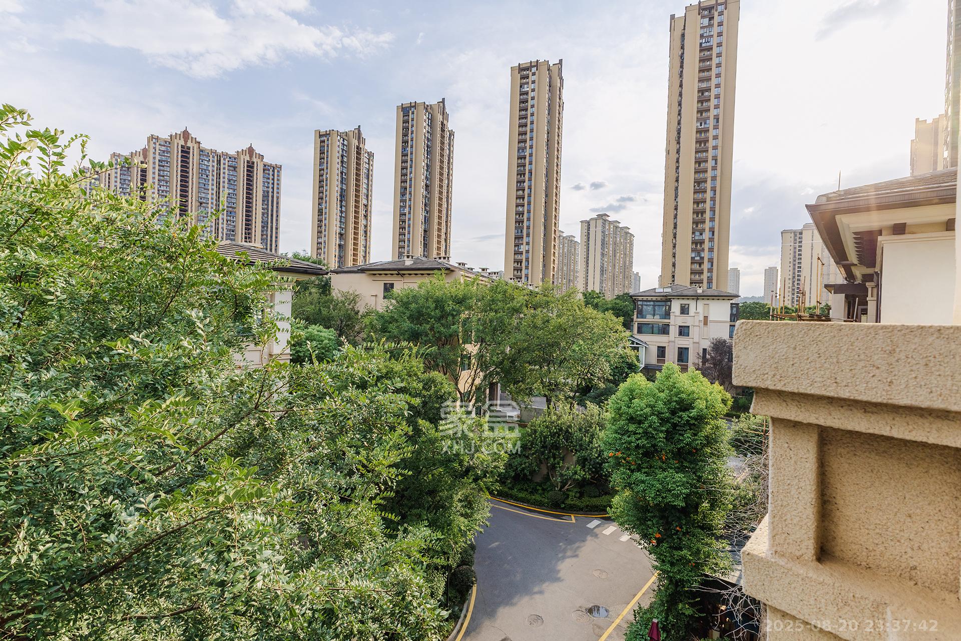 龙湖湘风原著（龙湖湘风星城）  6室2厅4卫    380.0万其他