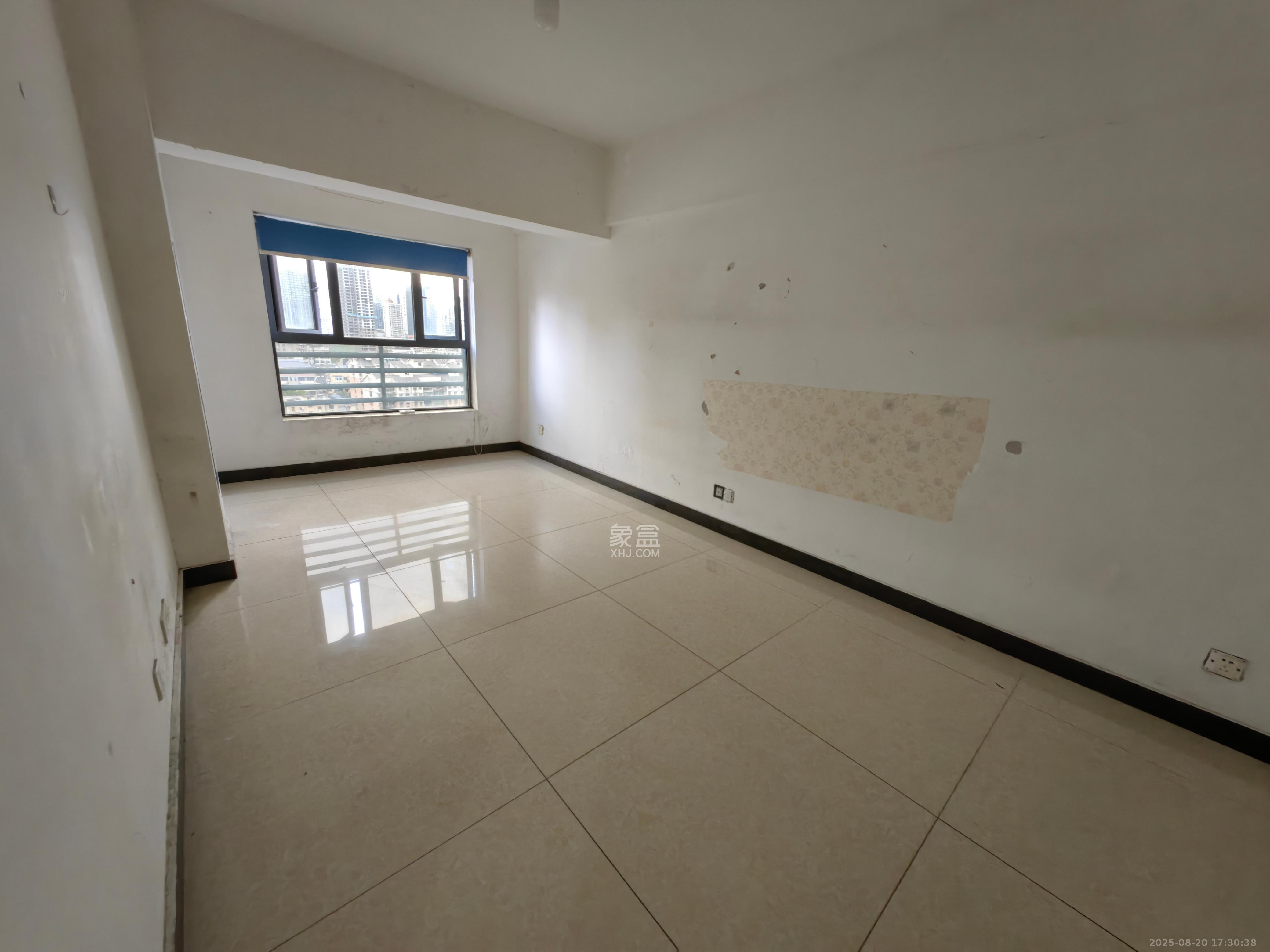 馨域公寓 3室2厅2卫 3000.0元/月 馨域公寓 3室2厅2卫 3000.0元/月室内图