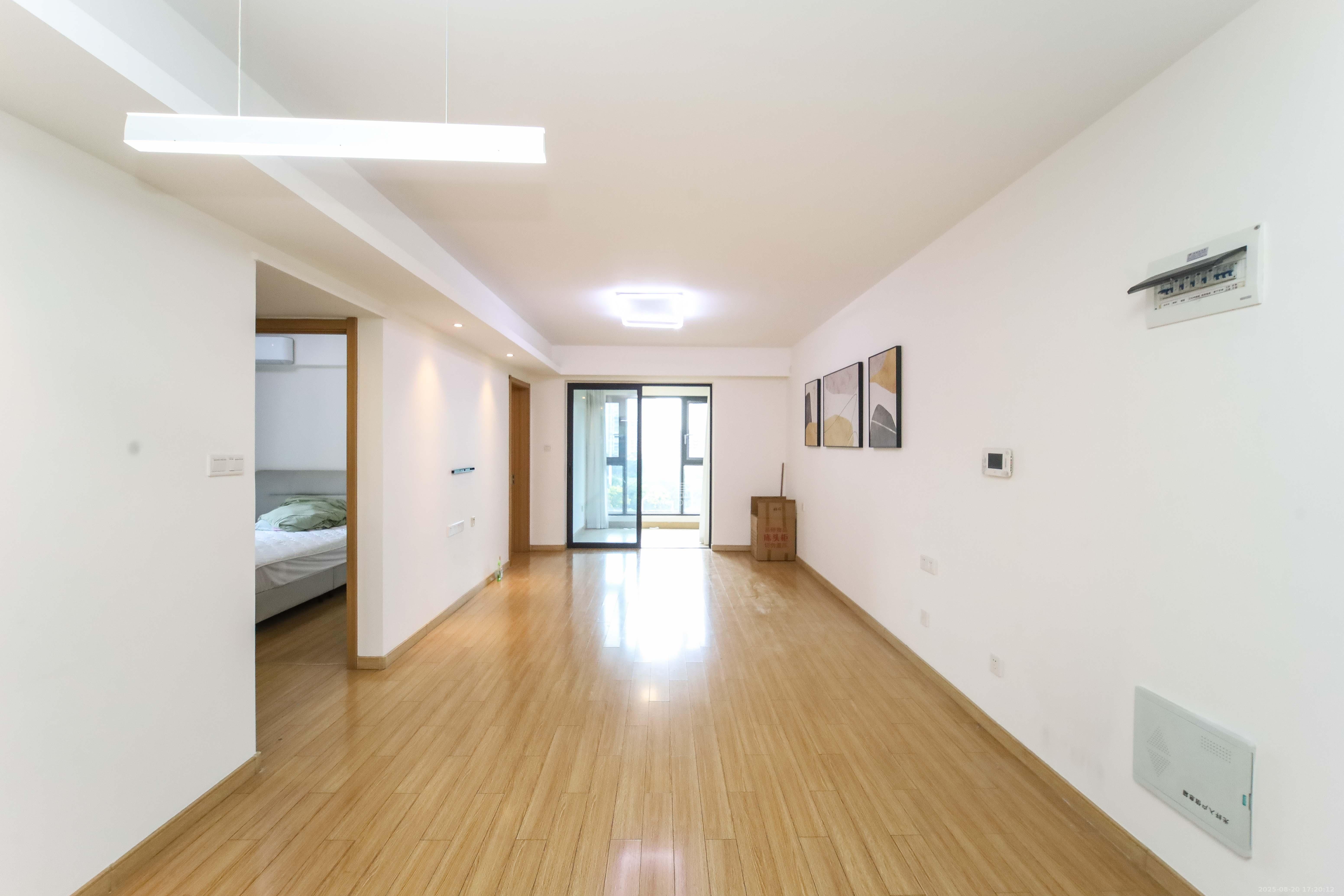 万科金域蓝湾 3室2厅2卫 128.0万 万科金域蓝湾 3室2厅2卫 128.0万客厅