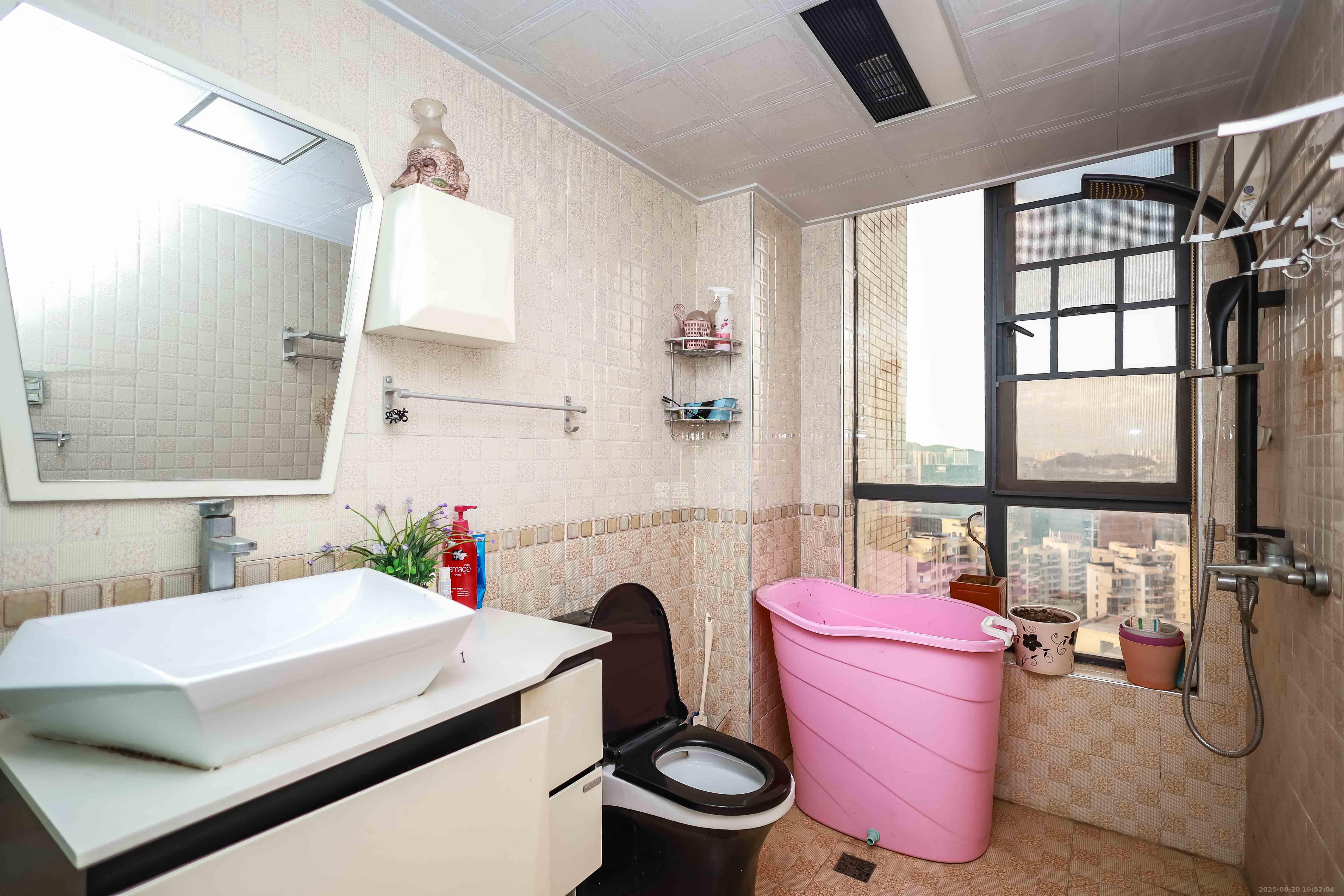 保利麓谷林语C区  4室2厅2卫    125.8万 保利麓谷林语C区  4室2厅2卫    125.8万卫生间