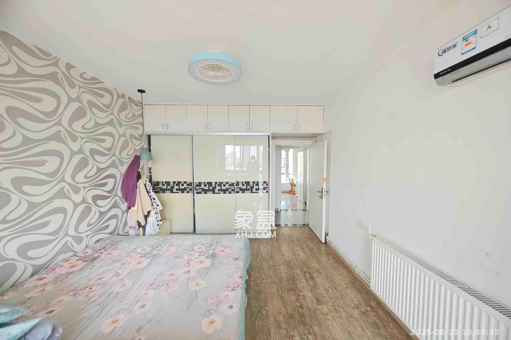 新城新世界一二三期  3室2厅1卫    2500.0元/月 新城新世界一二三期  3室2厅1卫    2500.0元/月室内图