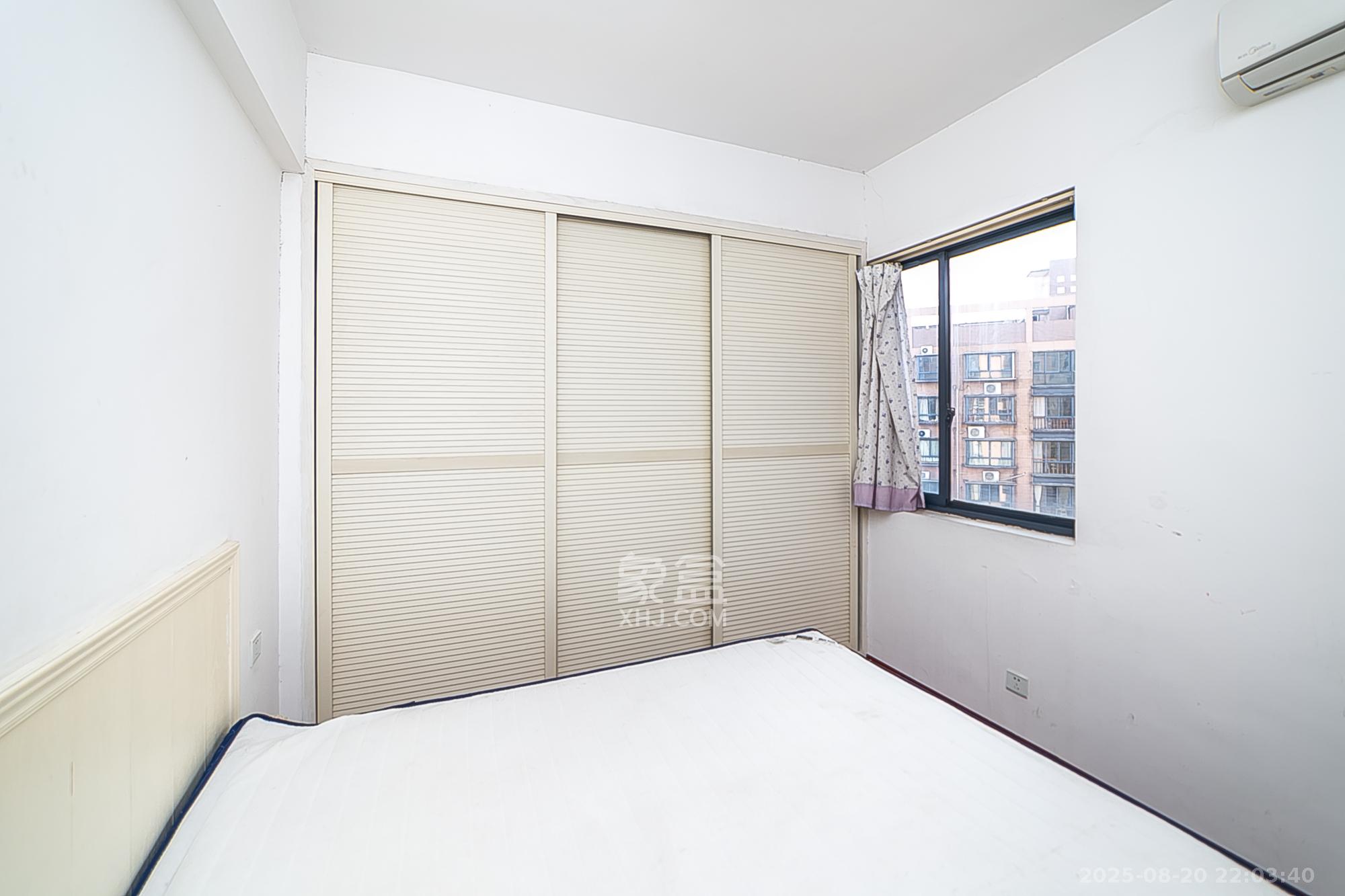 瑞都华庭(华庭美苑) 3室2厅1卫 75.0万 瑞都华庭(华庭美苑) 3室2厅1卫 75.0万卧室