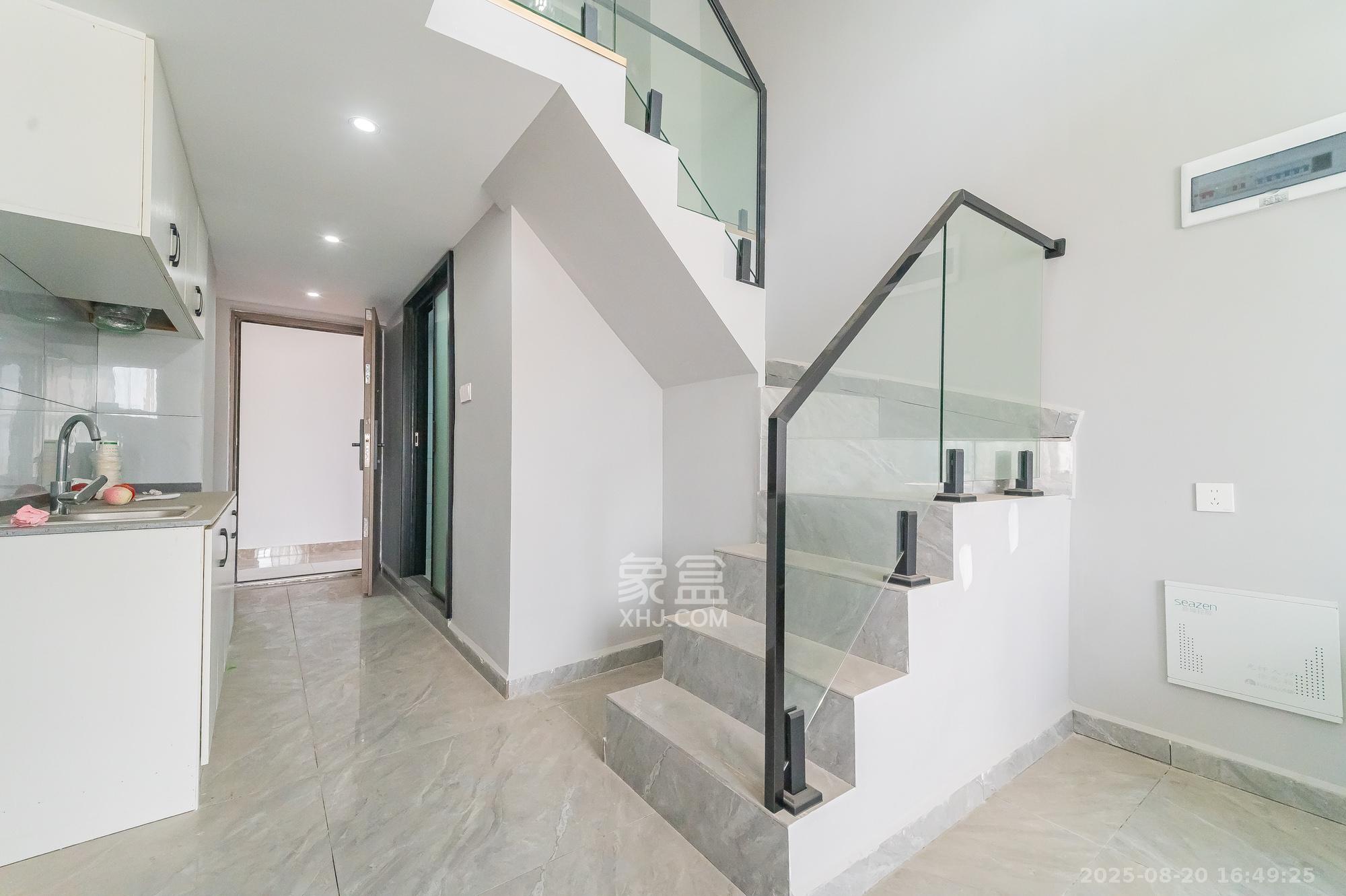 新城悦隽公园 2室2厅1卫 28.8万 新城悦隽公园 2室2厅1卫 28.8万客厅