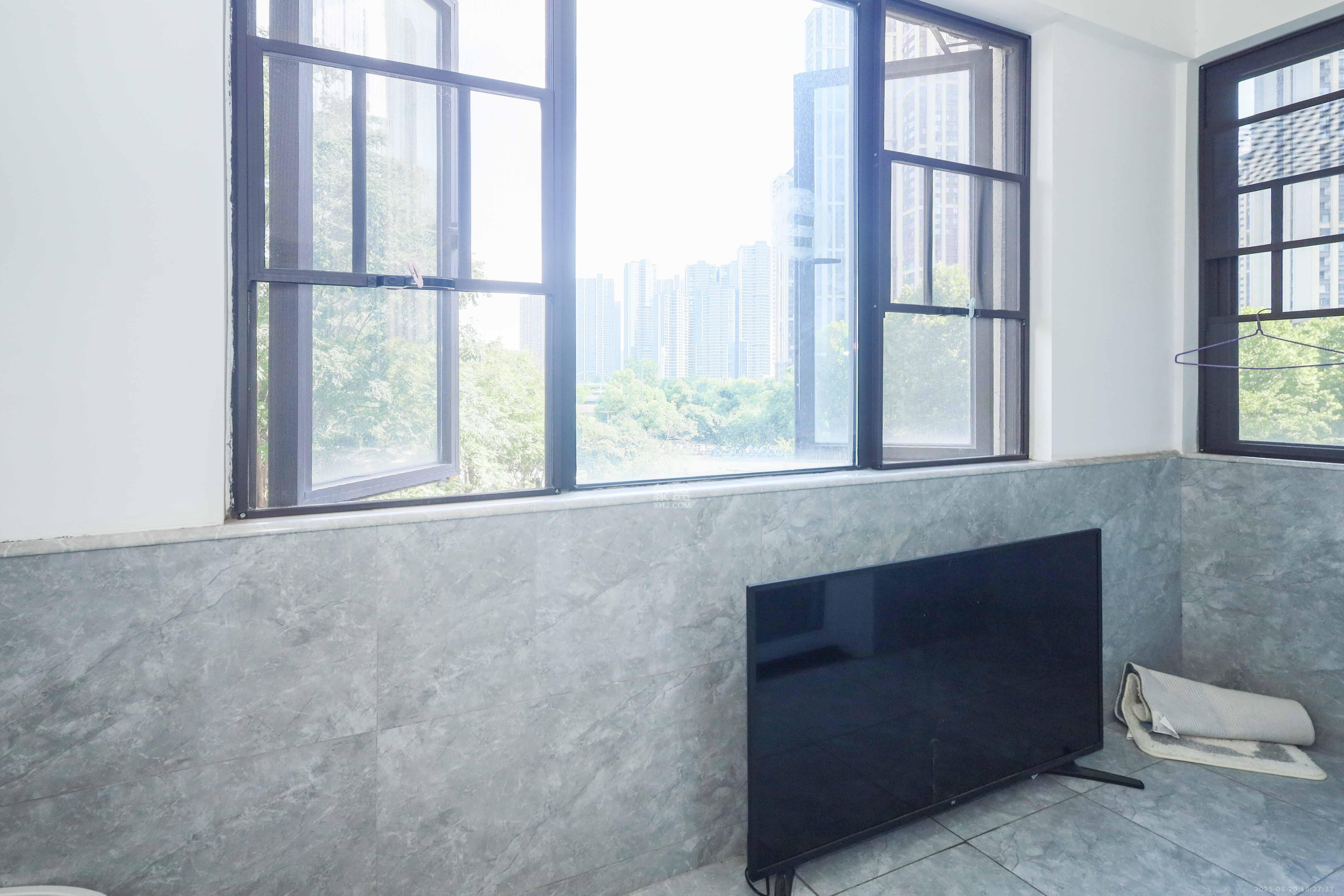 中国铁建梅溪青秀二期  3室2厅2卫   132.00万阳台