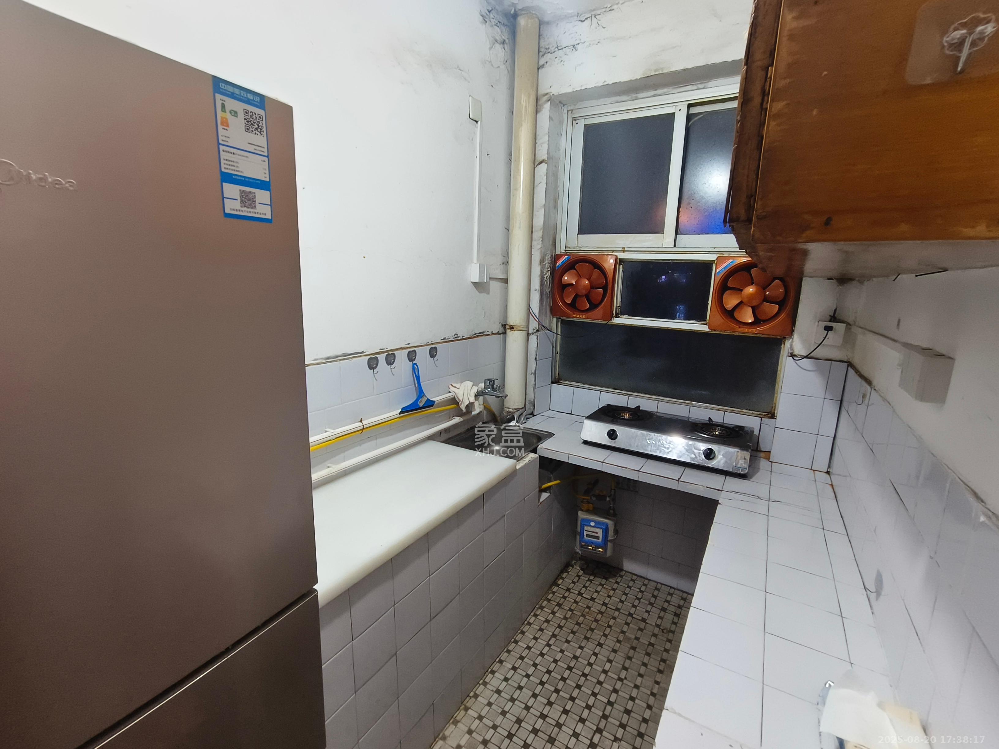 长郡花园  1室0厅0卫    2200.0元/月 长郡花园  1室0厅0卫    2200.0元/月室内图1