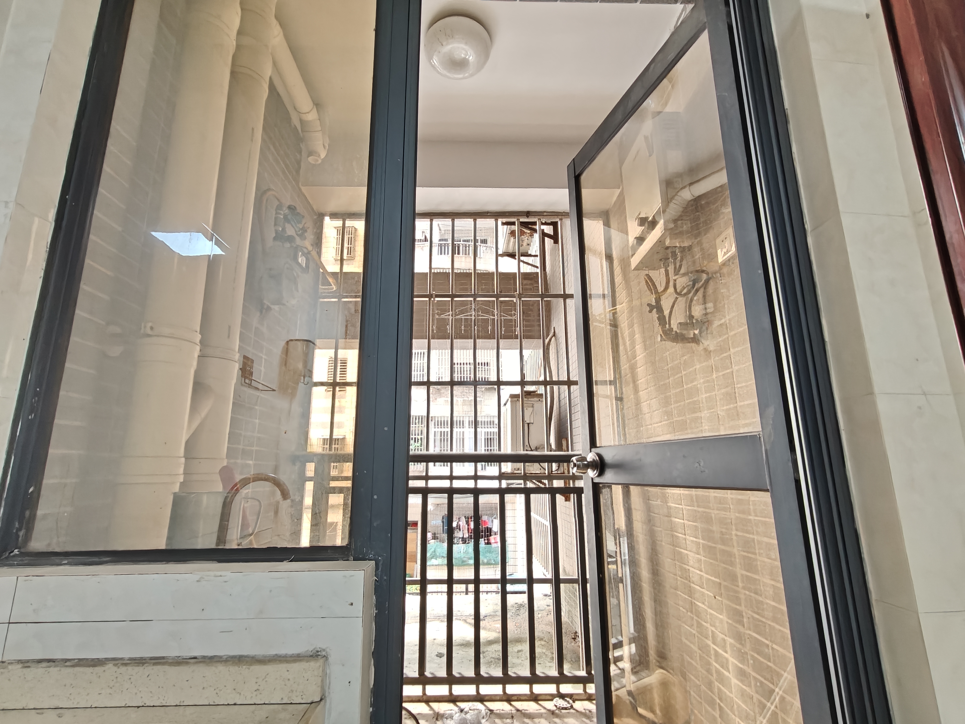 名门学府【八顺大厦】 1室1厅1卫 1600.0元/月 名门学府【八顺大厦】 1室1厅1卫 1600.0元/月室内图