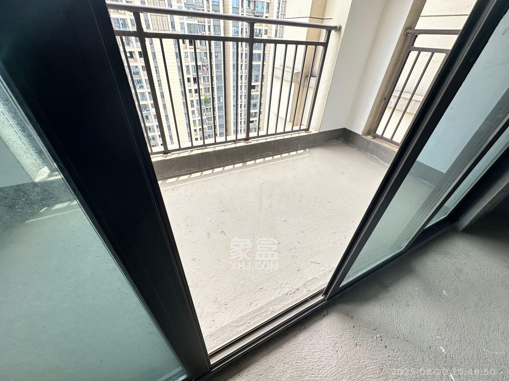 长房时代公馆  4室2厅2卫    120.0万客厅