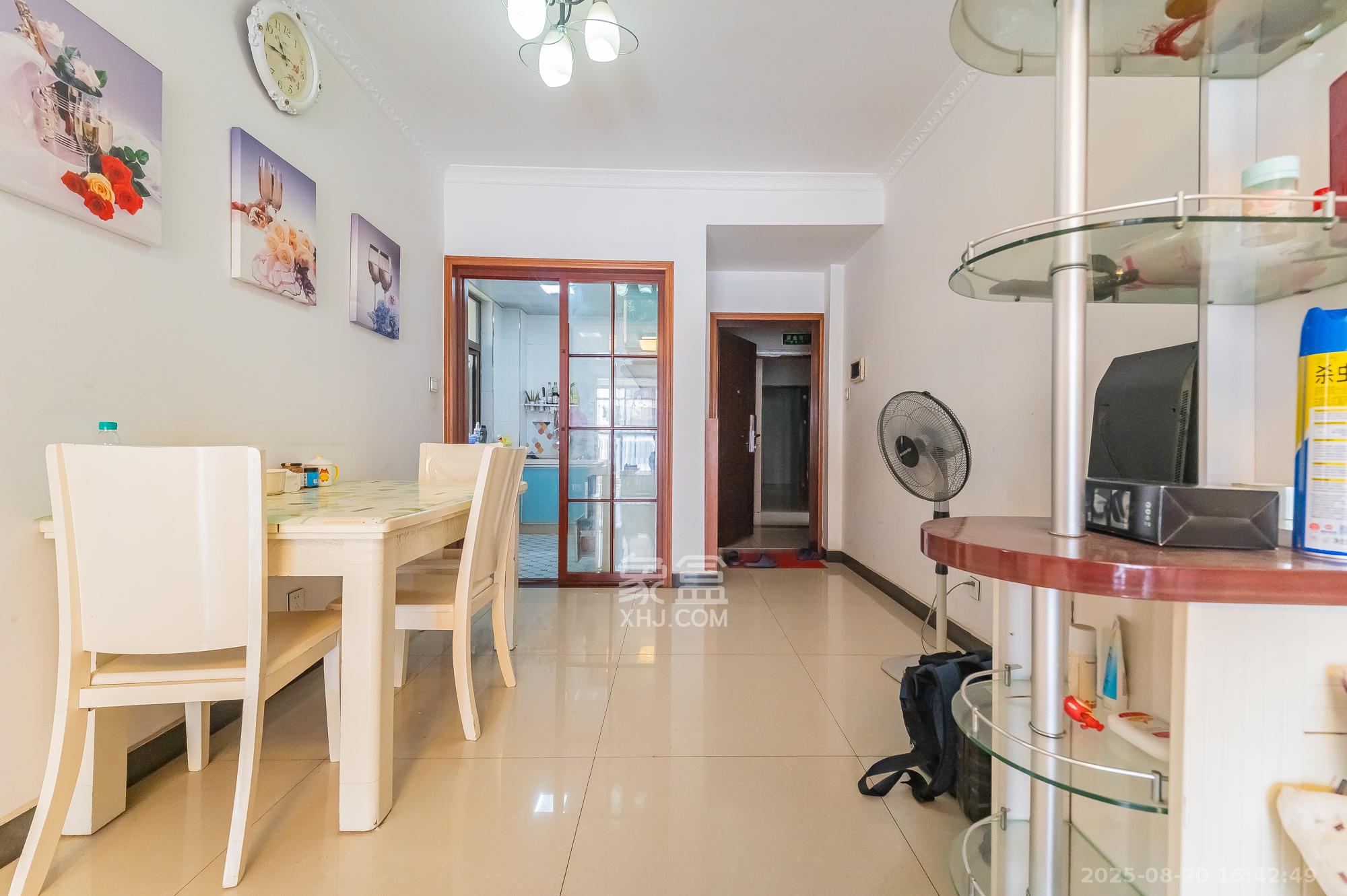 水岸世景 3室2厅1卫 56.0万 水岸世景 3室2厅1卫 56.0万客厅