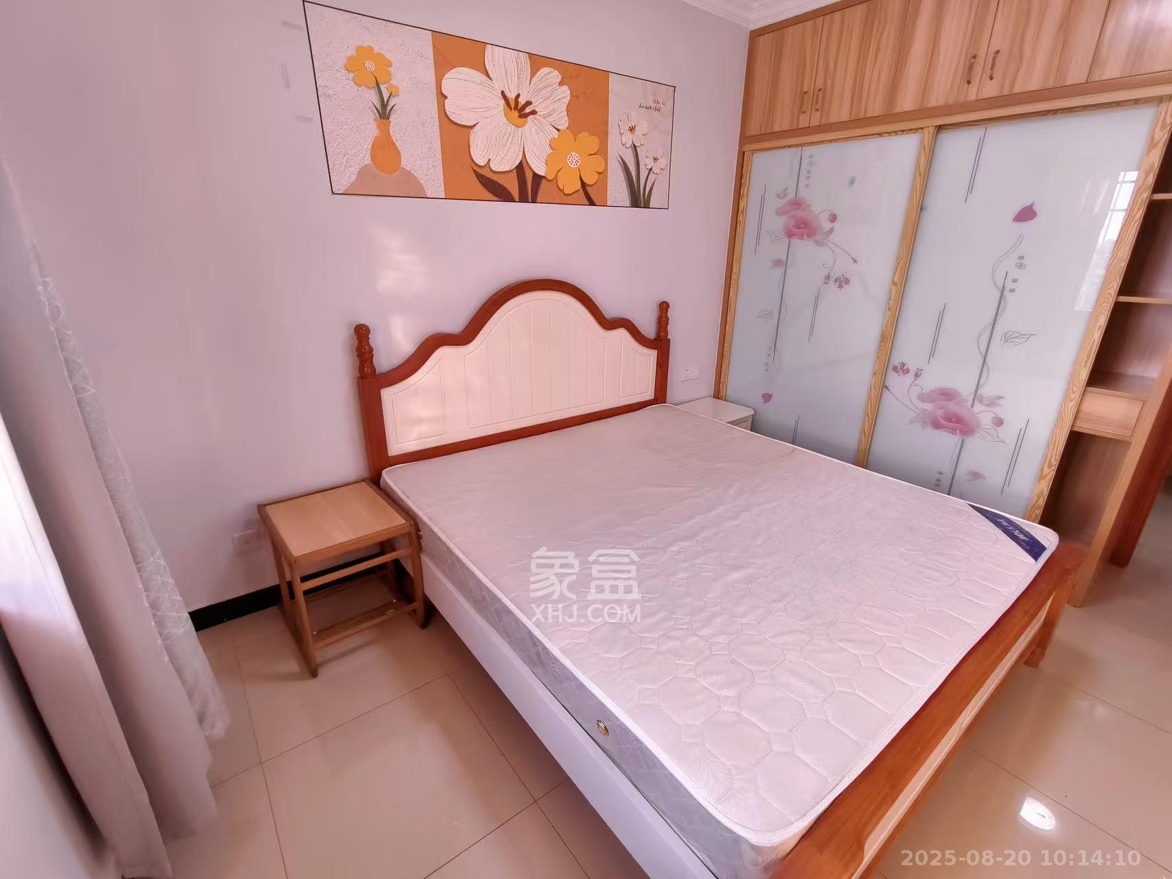 圭塘三小区  2室2厅1卫    2500.0元/月 圭塘三小区  2室2厅1卫    2500.0元/月室内图