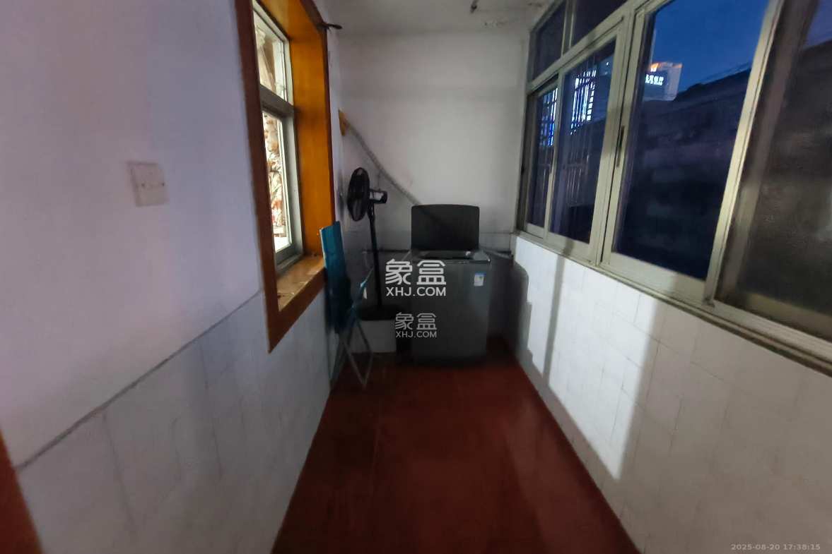 长郡花园  1室0厅0卫    2200.0元/月 长郡花园  1室0厅0卫    2200.0元/月室内图