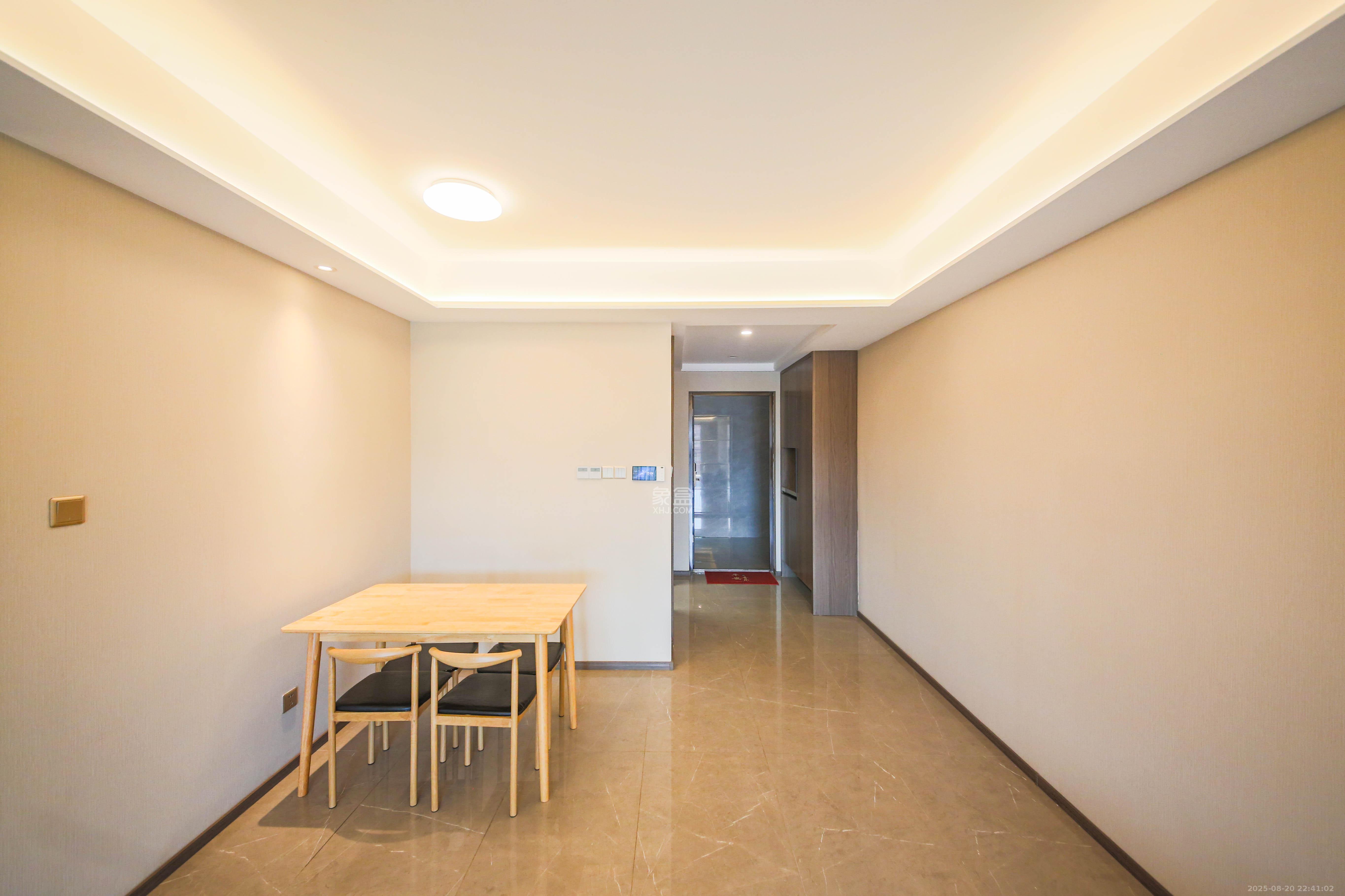 龙湖春江天曜一期  3室2厅2卫    155.0万 龙湖春江天曜一期  3室2厅2卫    155.0万客厅