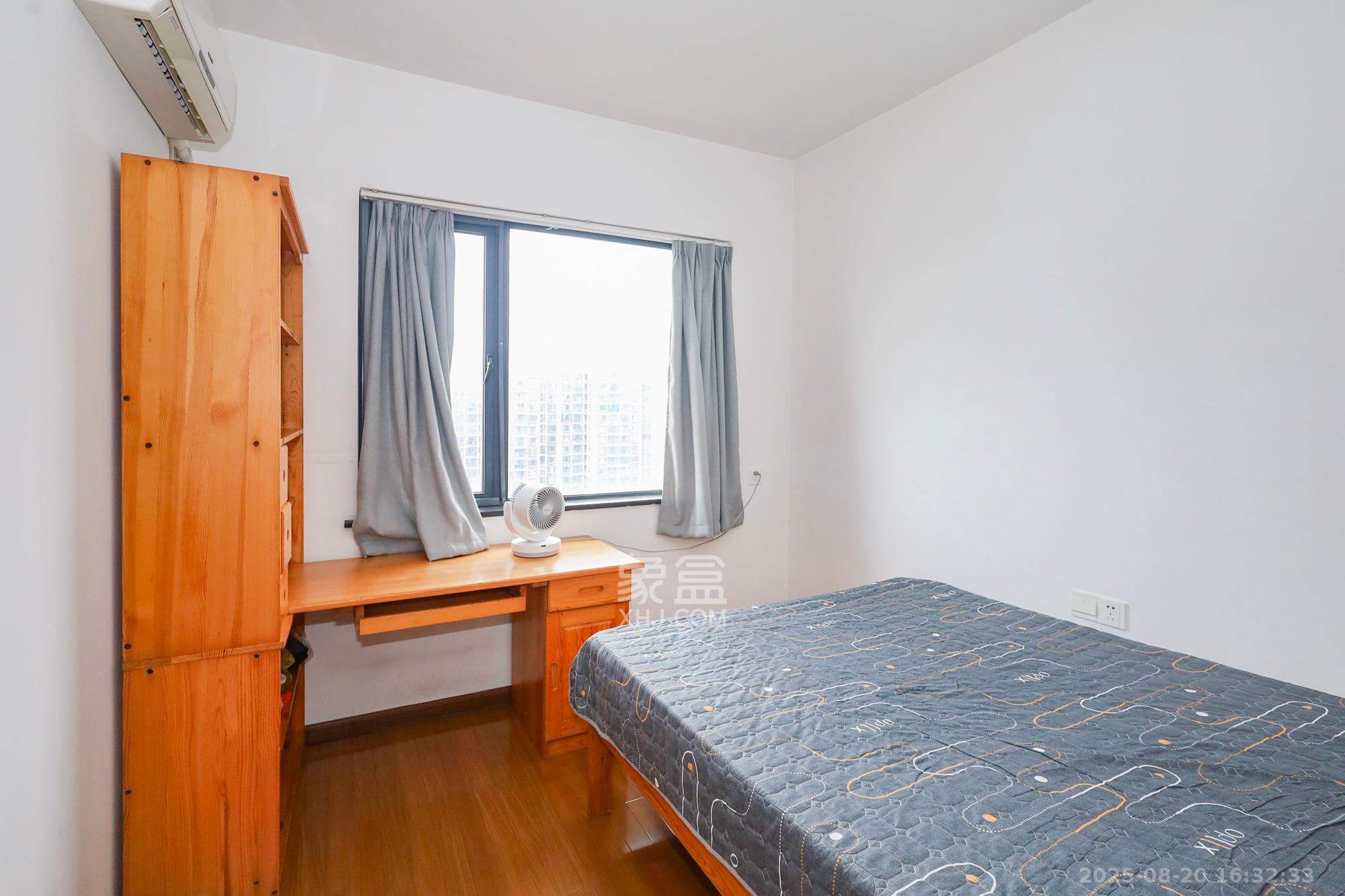 钰龙天下一期  4室2厅1卫    298.0万 钰龙天下一期  4室2厅1卫    298.0万卧室