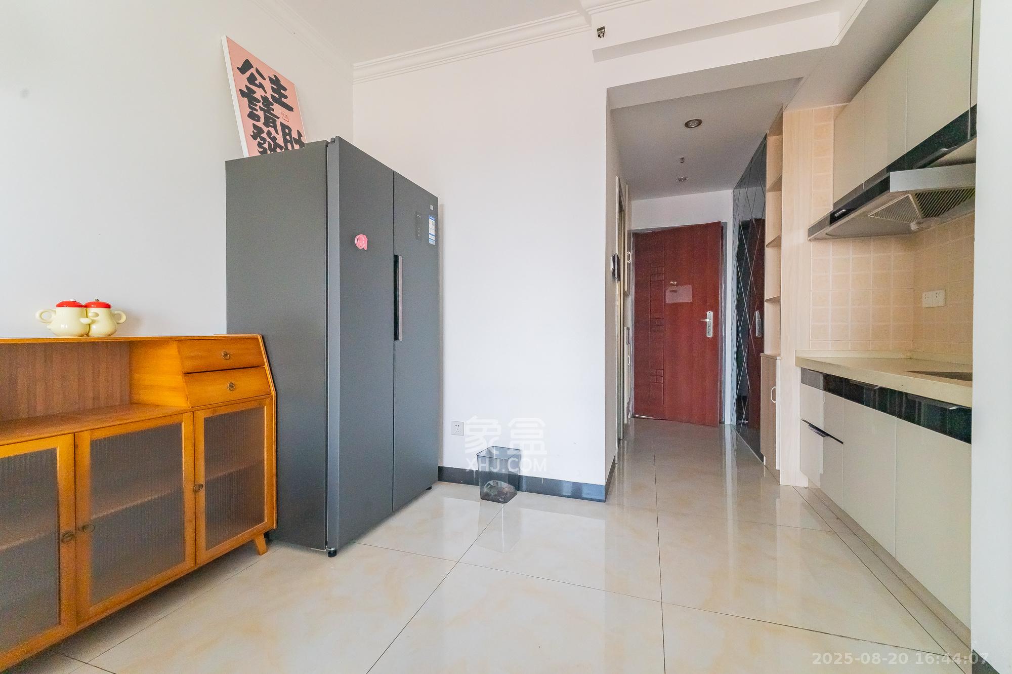 华润五彩城 1室1厅1卫 36.8万 华润五彩城 1室1厅1卫 36.8万客厅