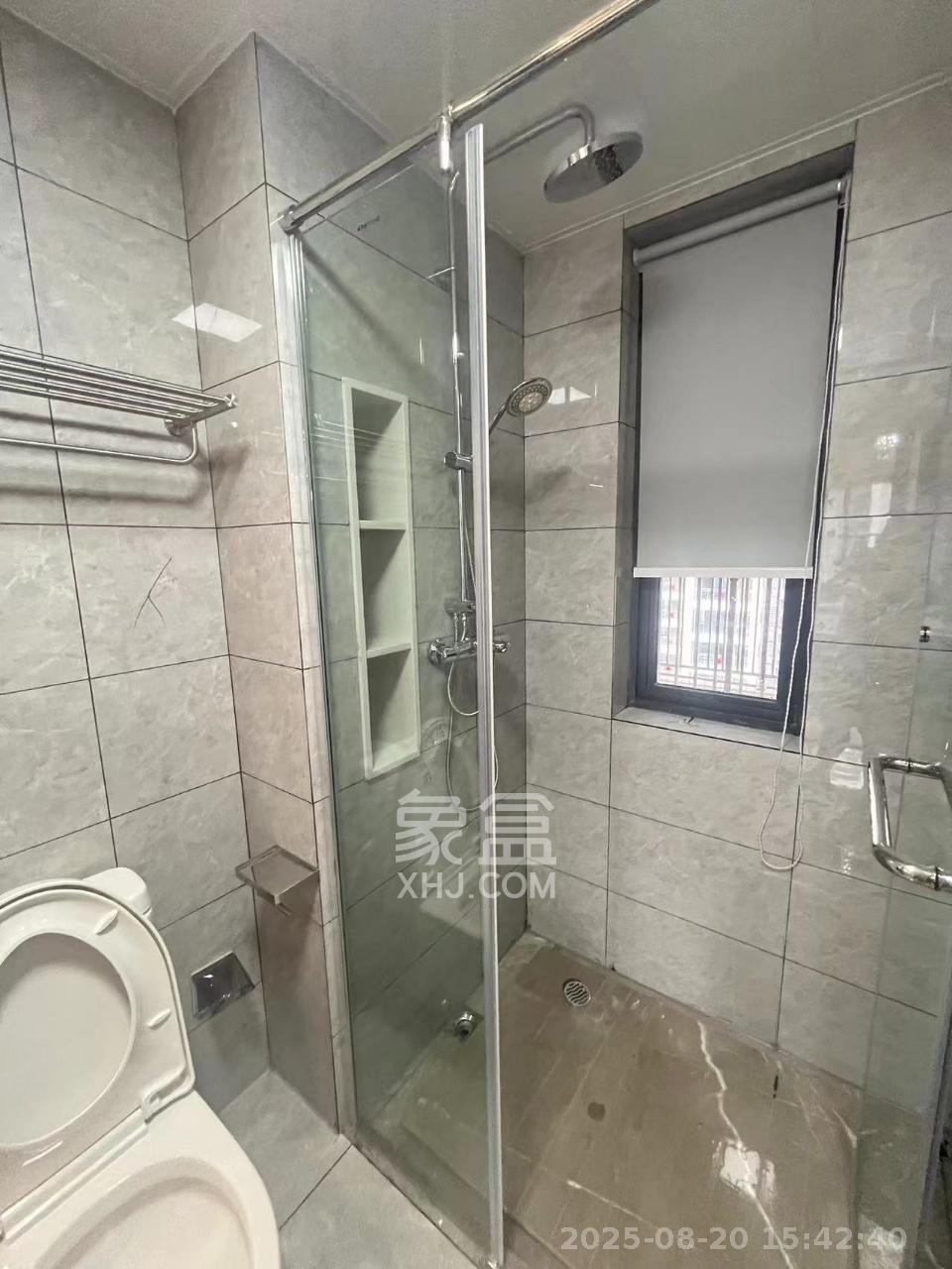 爱家当代境  3室2厅2卫    3500.0元/月室内图