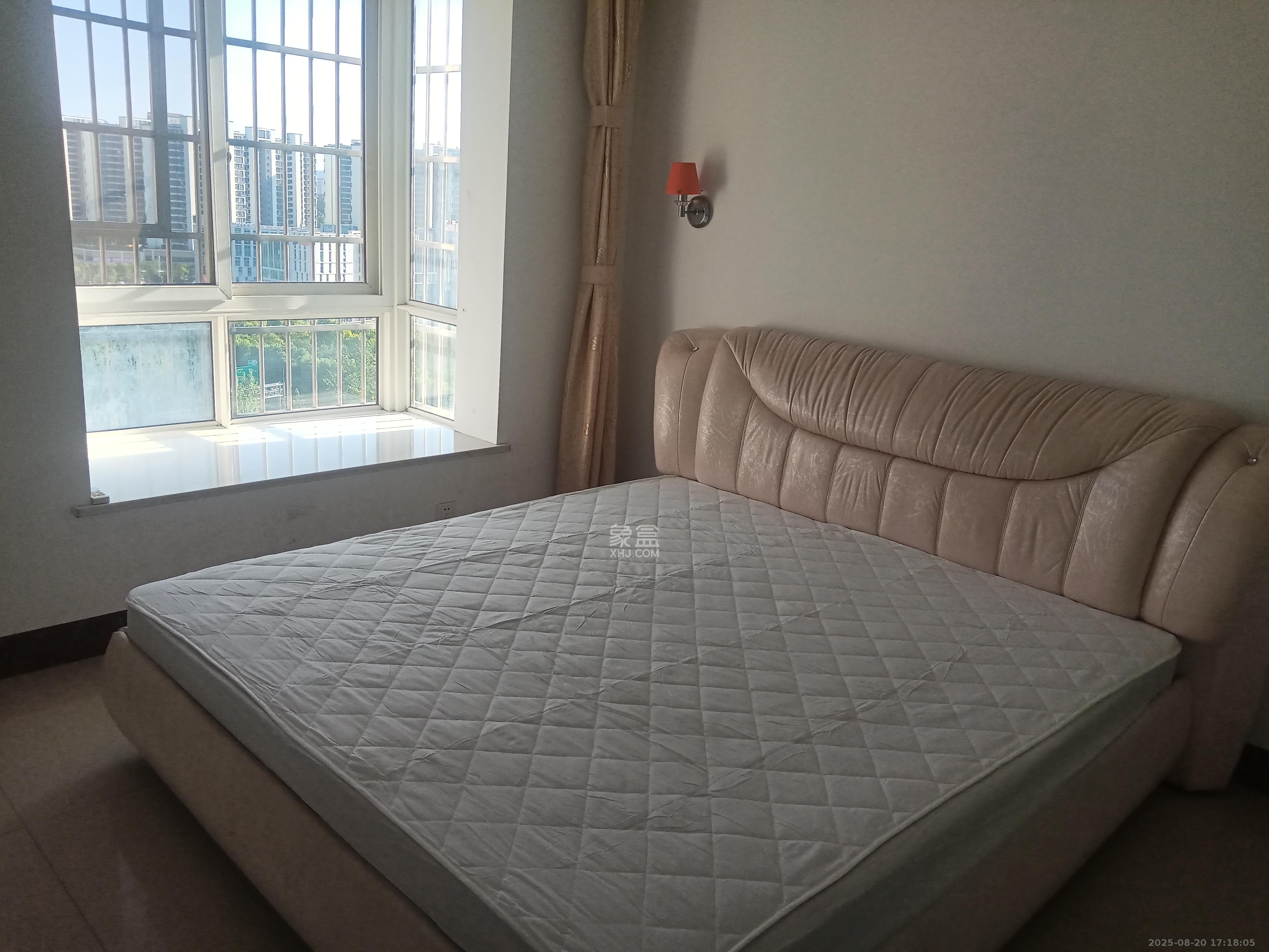 和馨园  3室2厅2卫    2000.0元/月 和馨园  3室2厅2卫    2000.0元/月室内图