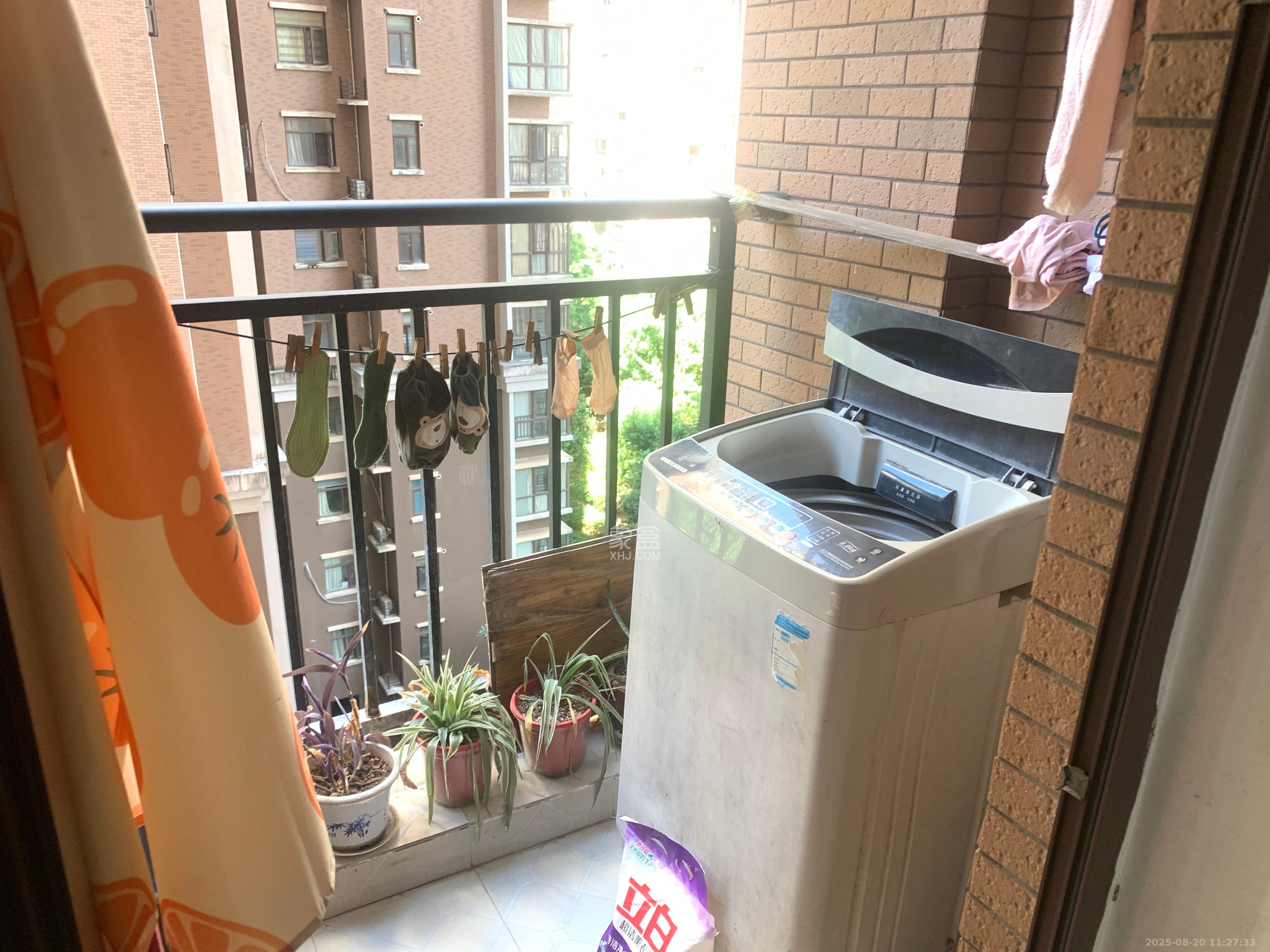 水岸世景  1室1厅1卫   1000.00元/月室内图
