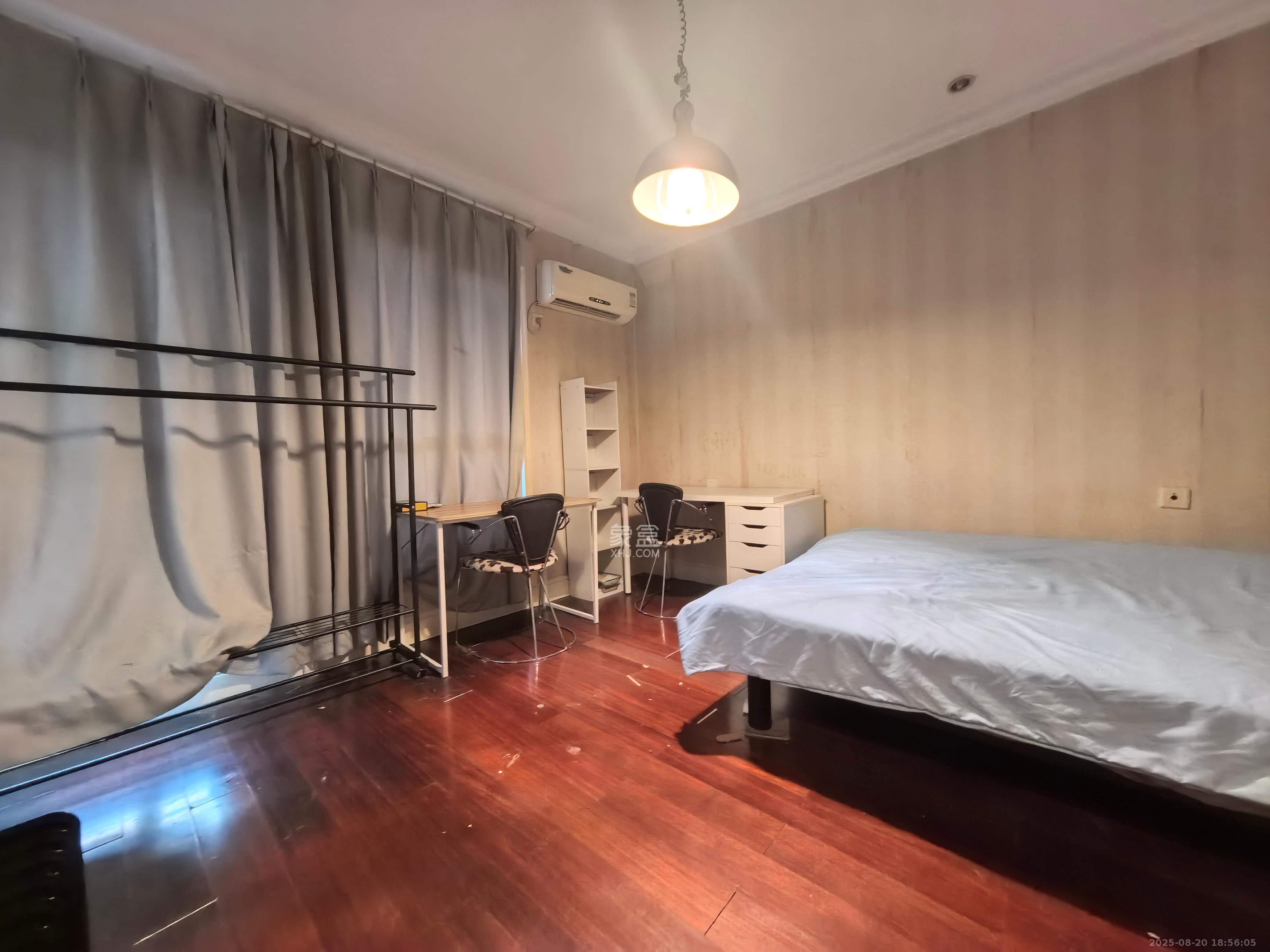 郡原广场  1室1厅1卫    1400.0元/月 郡原广场  1室1厅1卫    1400.0元/月