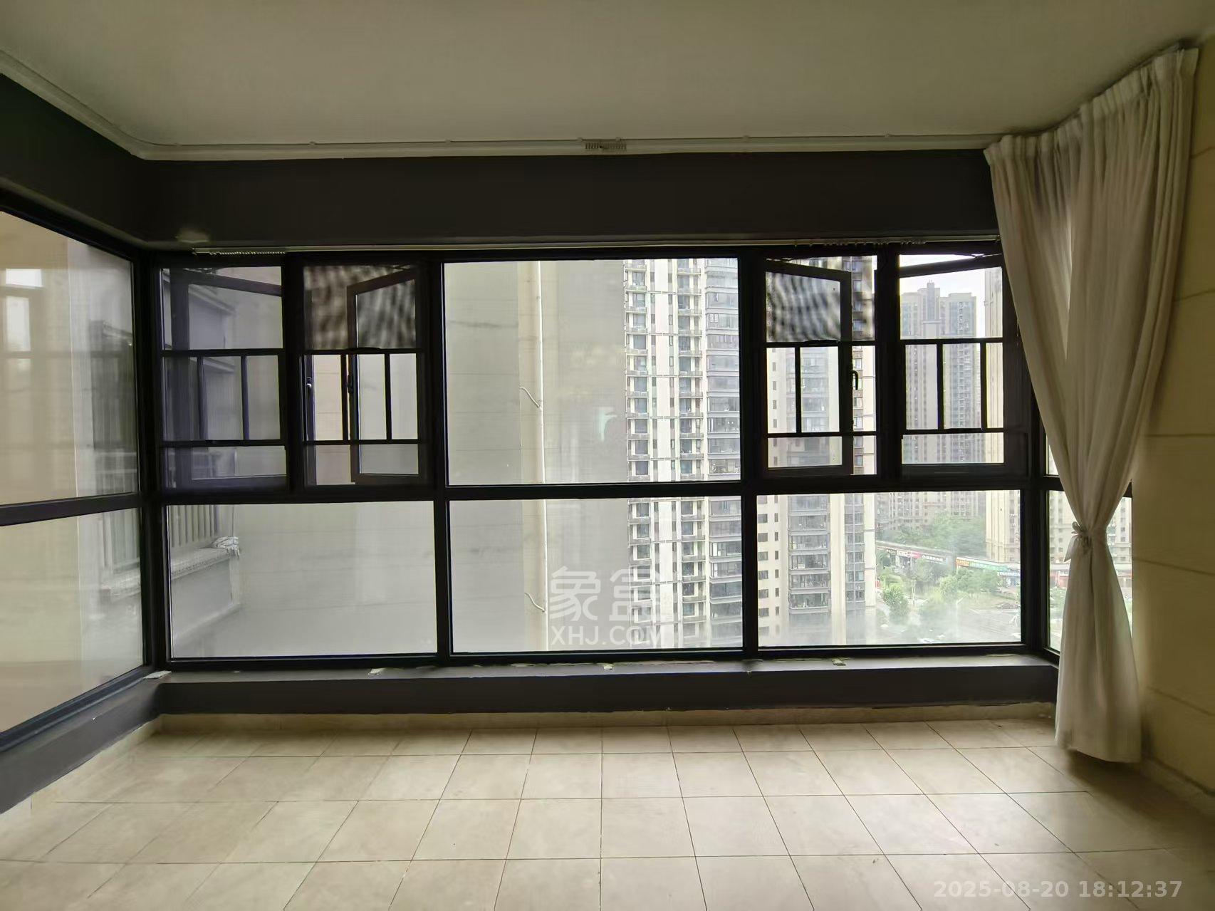 万润滨江天著 4室2厅2卫 2800.0元/月 万润滨江天著 4室2厅2卫 2800.0元/月室内图